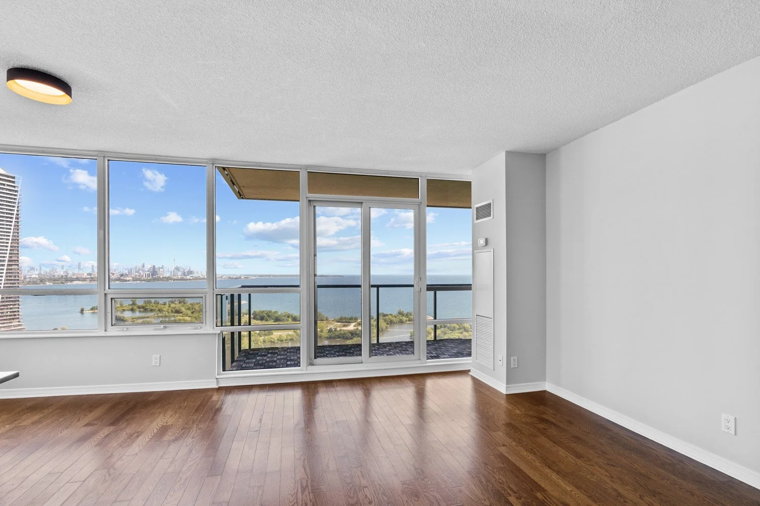 2240 Lakeshore #3006_016.jpg