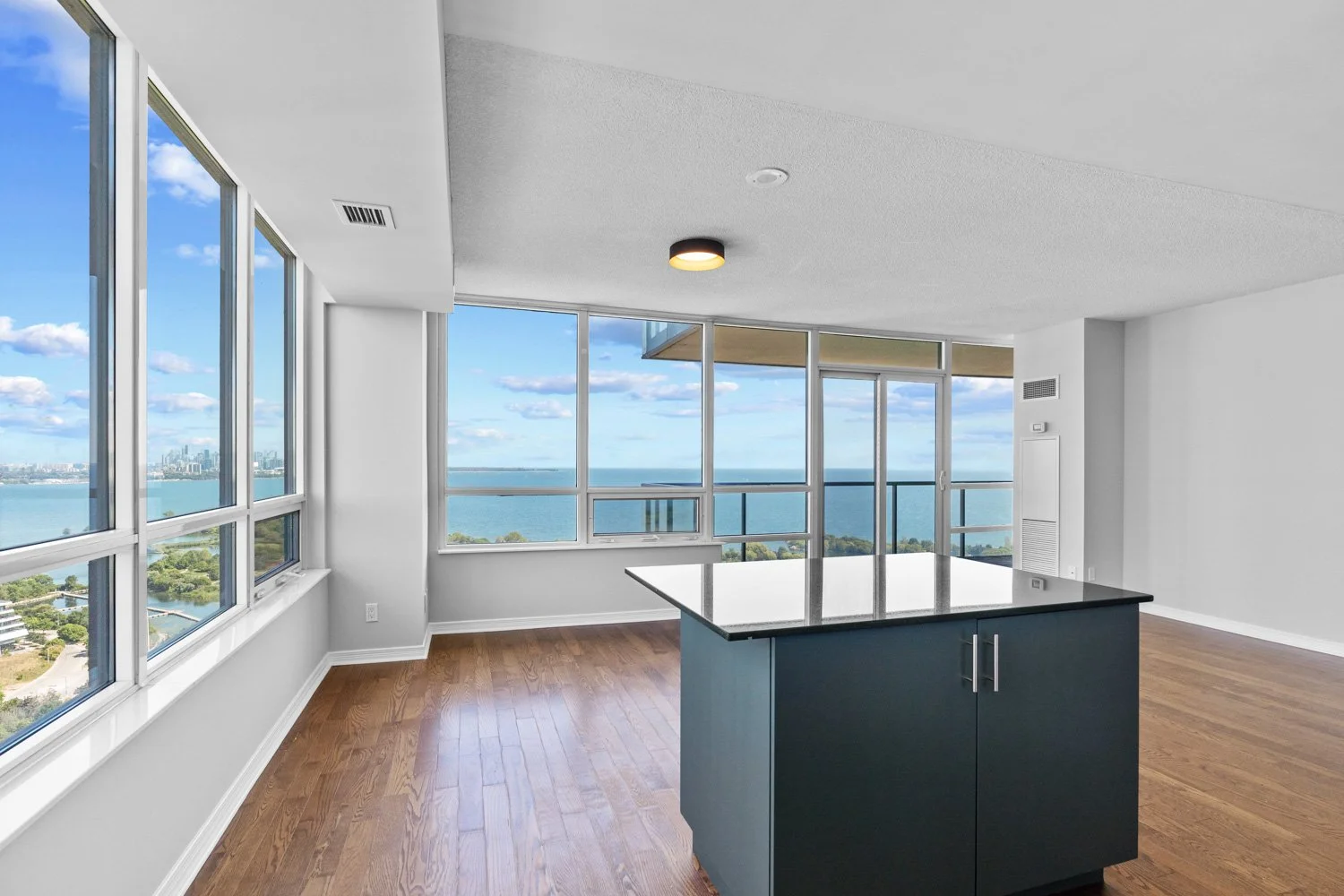 2240 Lakeshore #3006_014.jpg