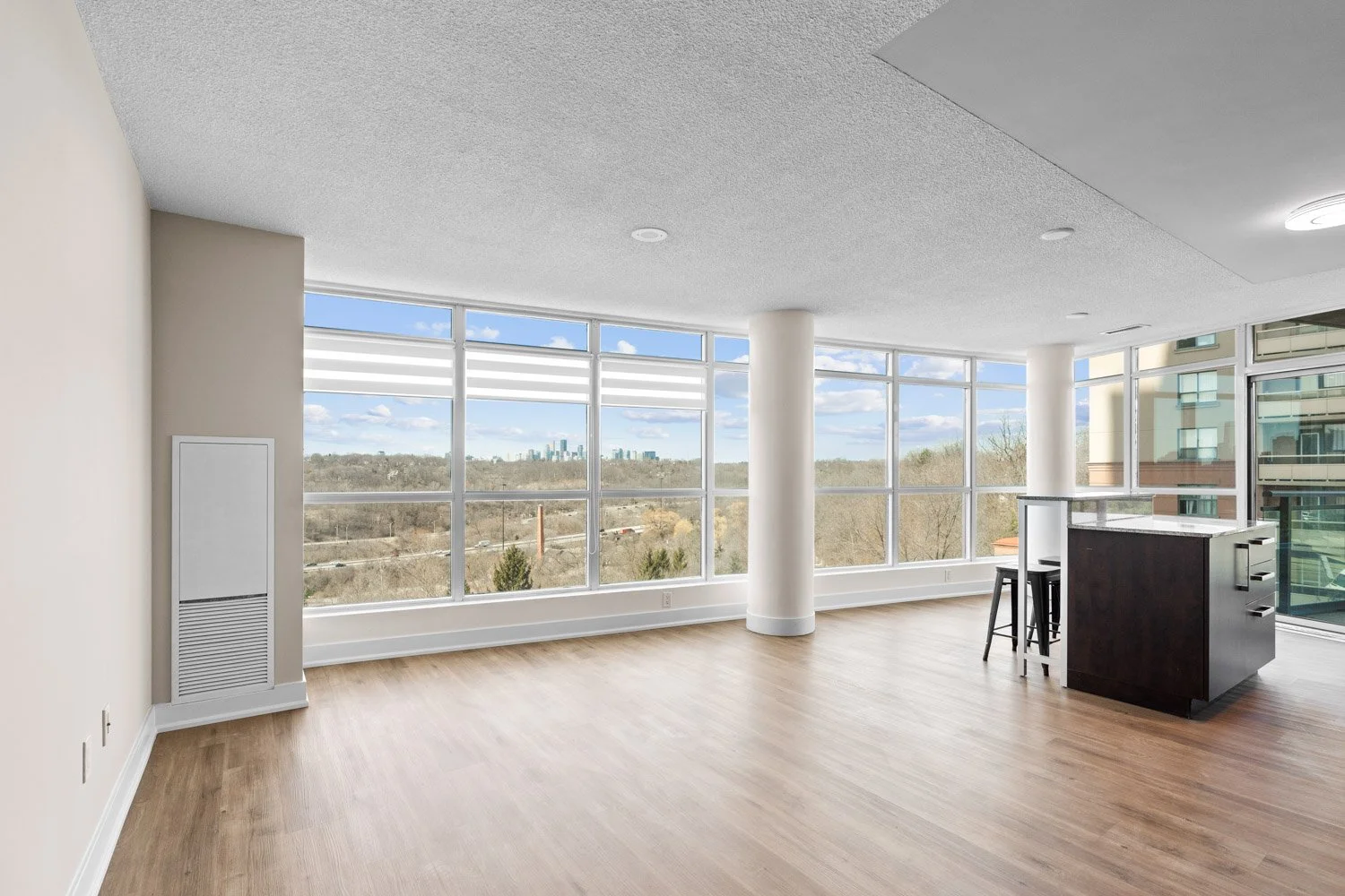 1048 Broadview_001.jpg