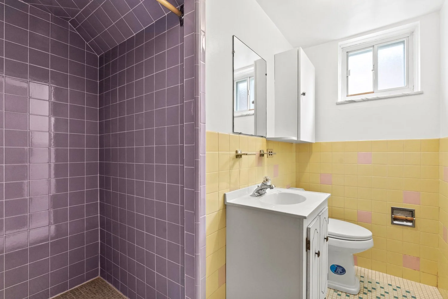 583 Queens Dr_029.jpg