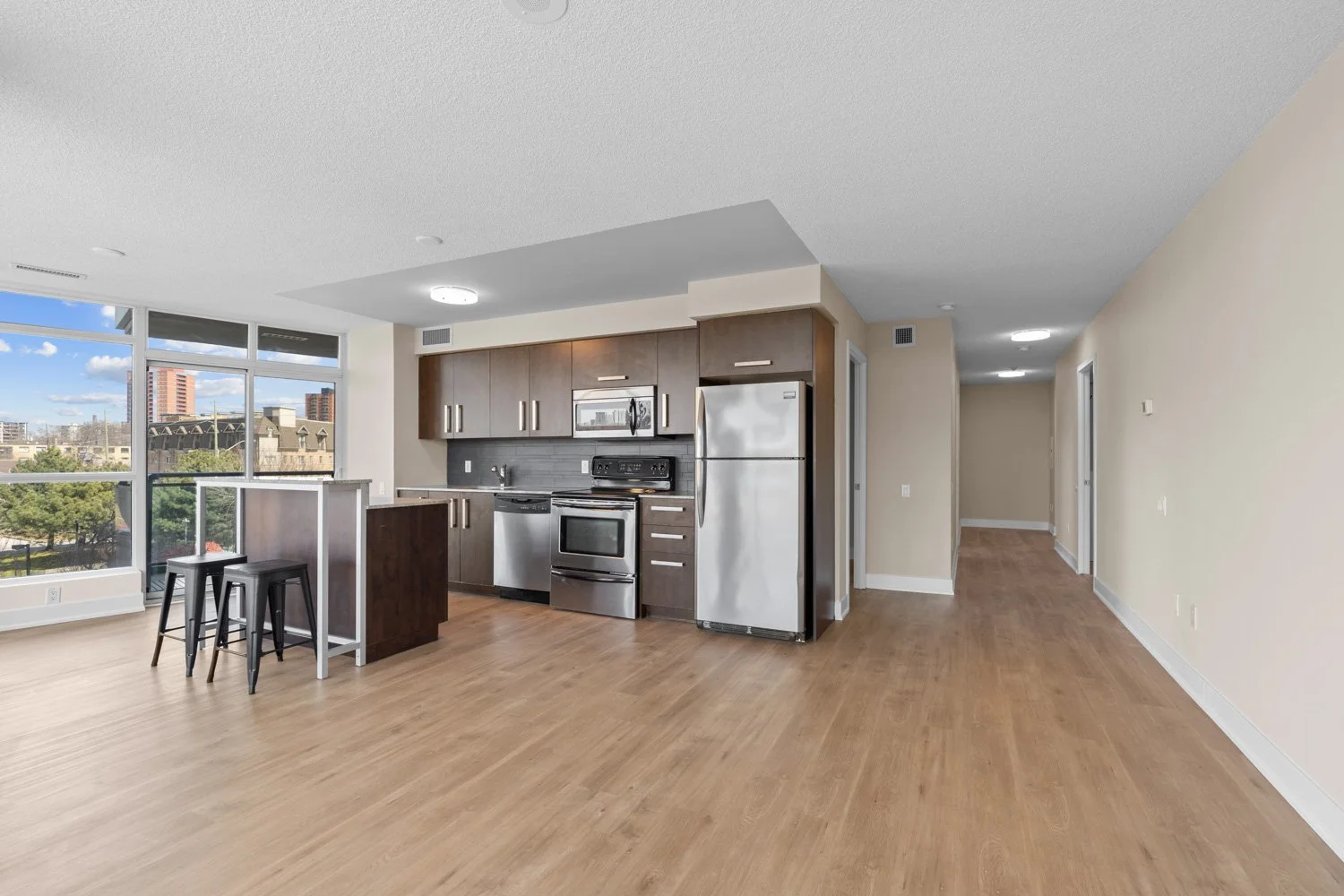 1048 Broadview_002.jpg