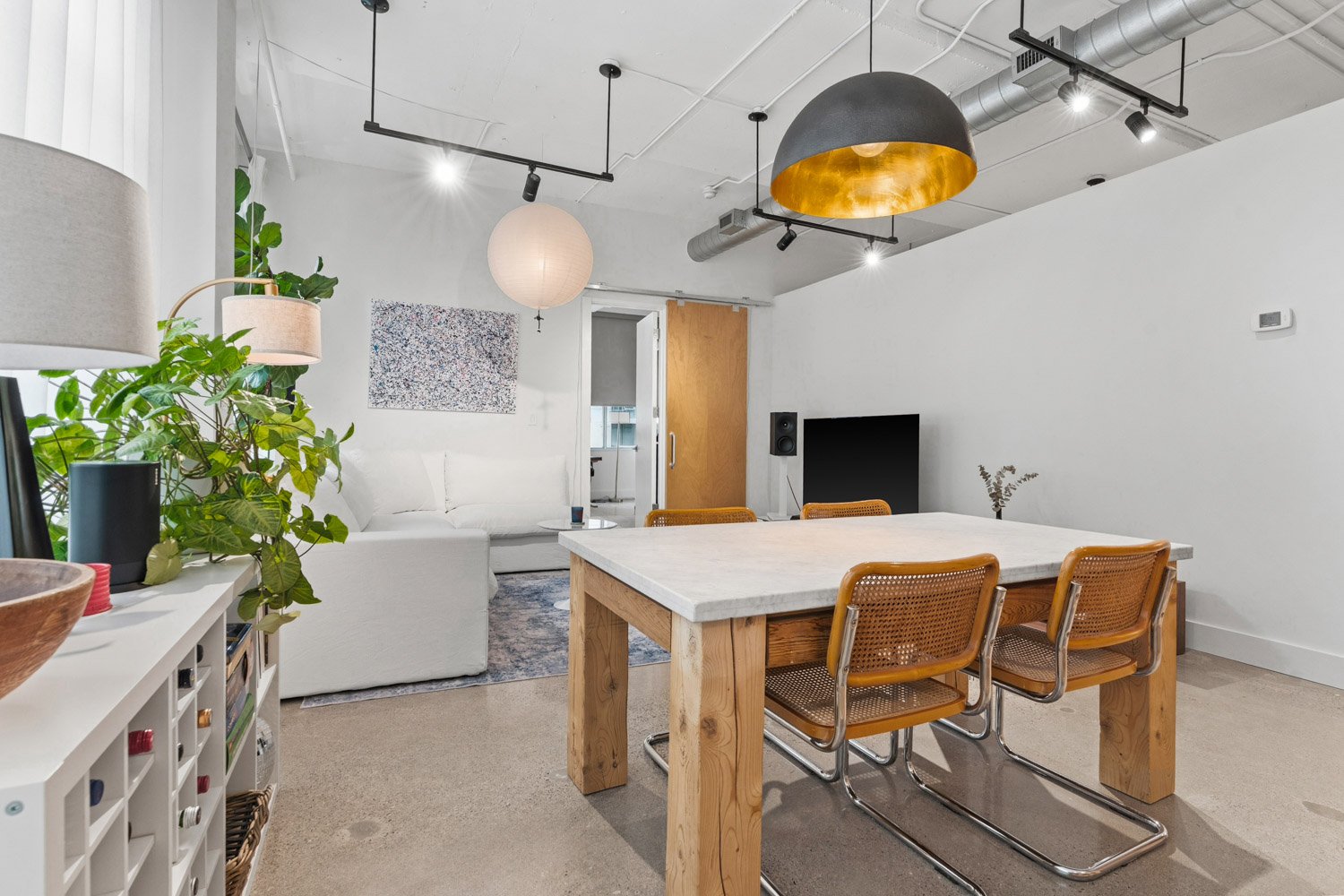 188 Eglinton_014.jpg