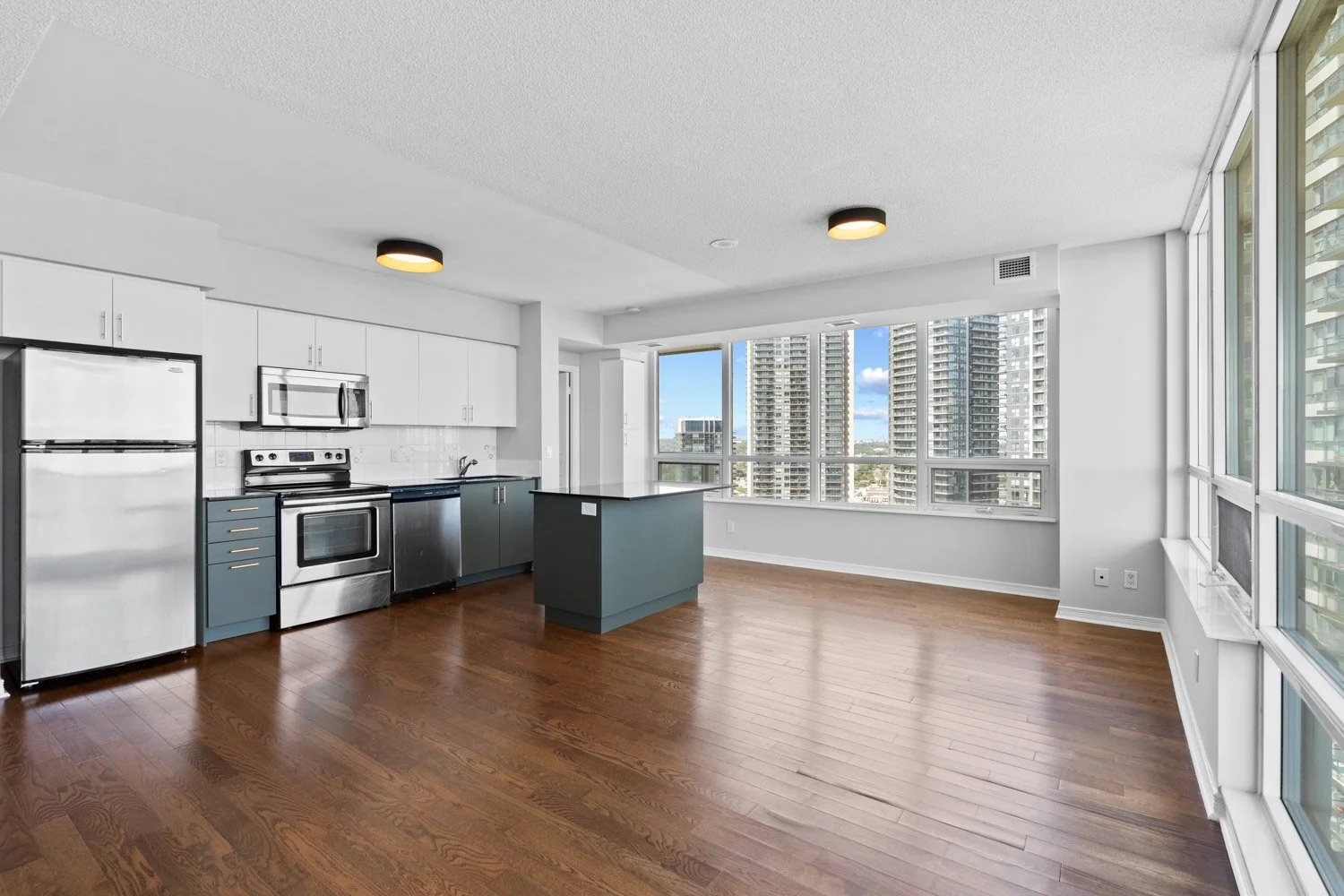 2240 Lakeshore #3006_022.jpg
