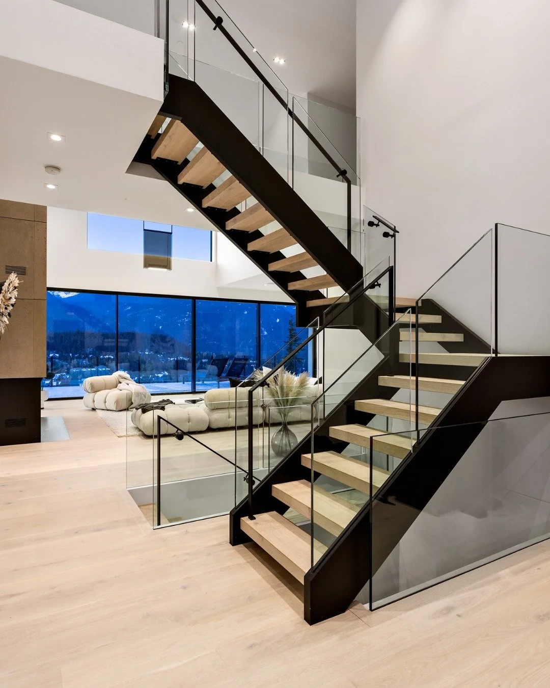 A breathtaking home deserves an equally stunning staircase. Our trusted general contractors know they can count on Whistler Welding to deliver exceptional custom fabrication every time.

General Contractor: @gavan.construction.company 

#WhistlerWeld