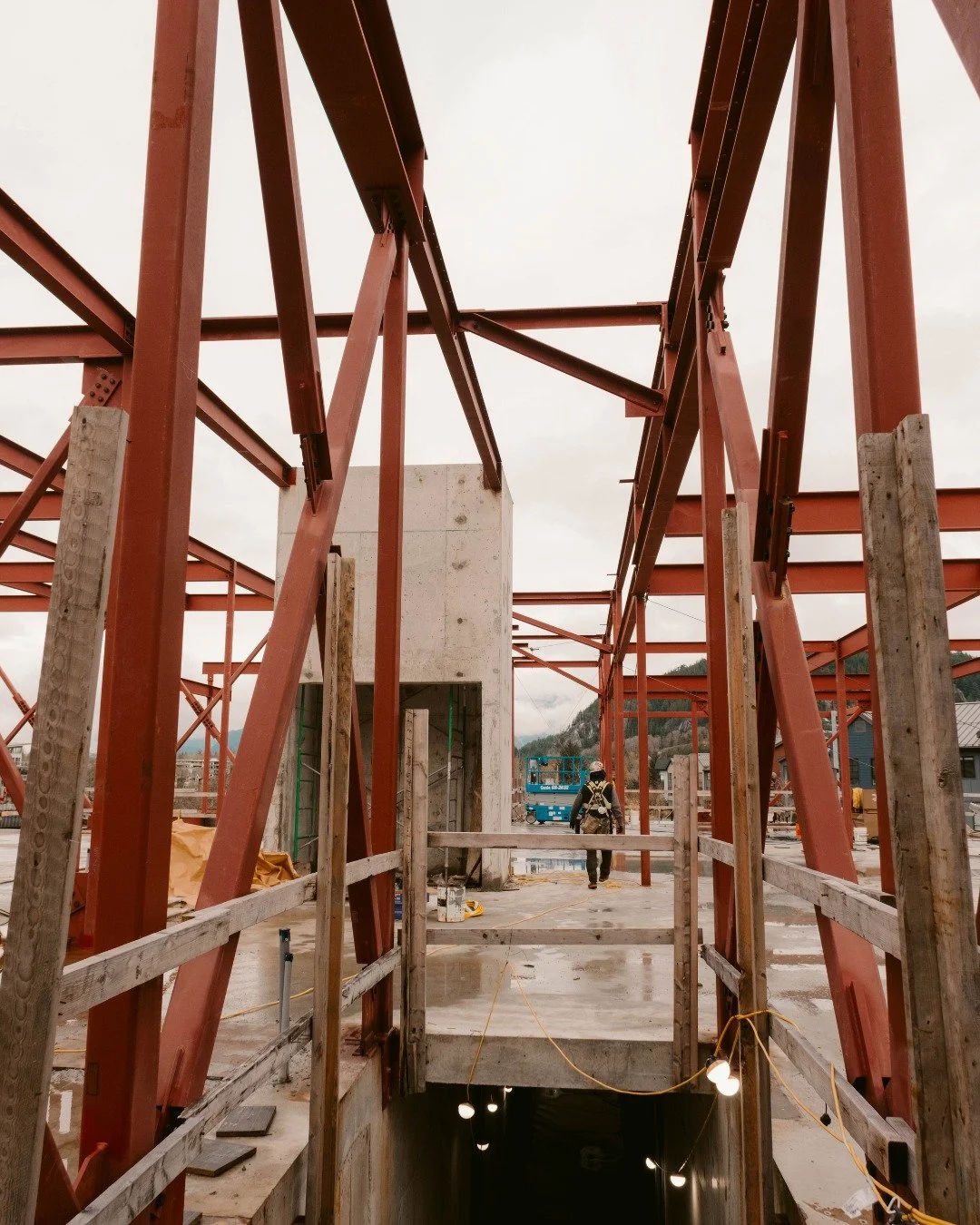 Things are progressing really nicely at our Sea &amp; Sky Amenity Building Project in Squamish! One of our biggest structural steel packages of the year. As always, its a pleasure to work with Axiom on this one. 

GC: @axiombuildersinc