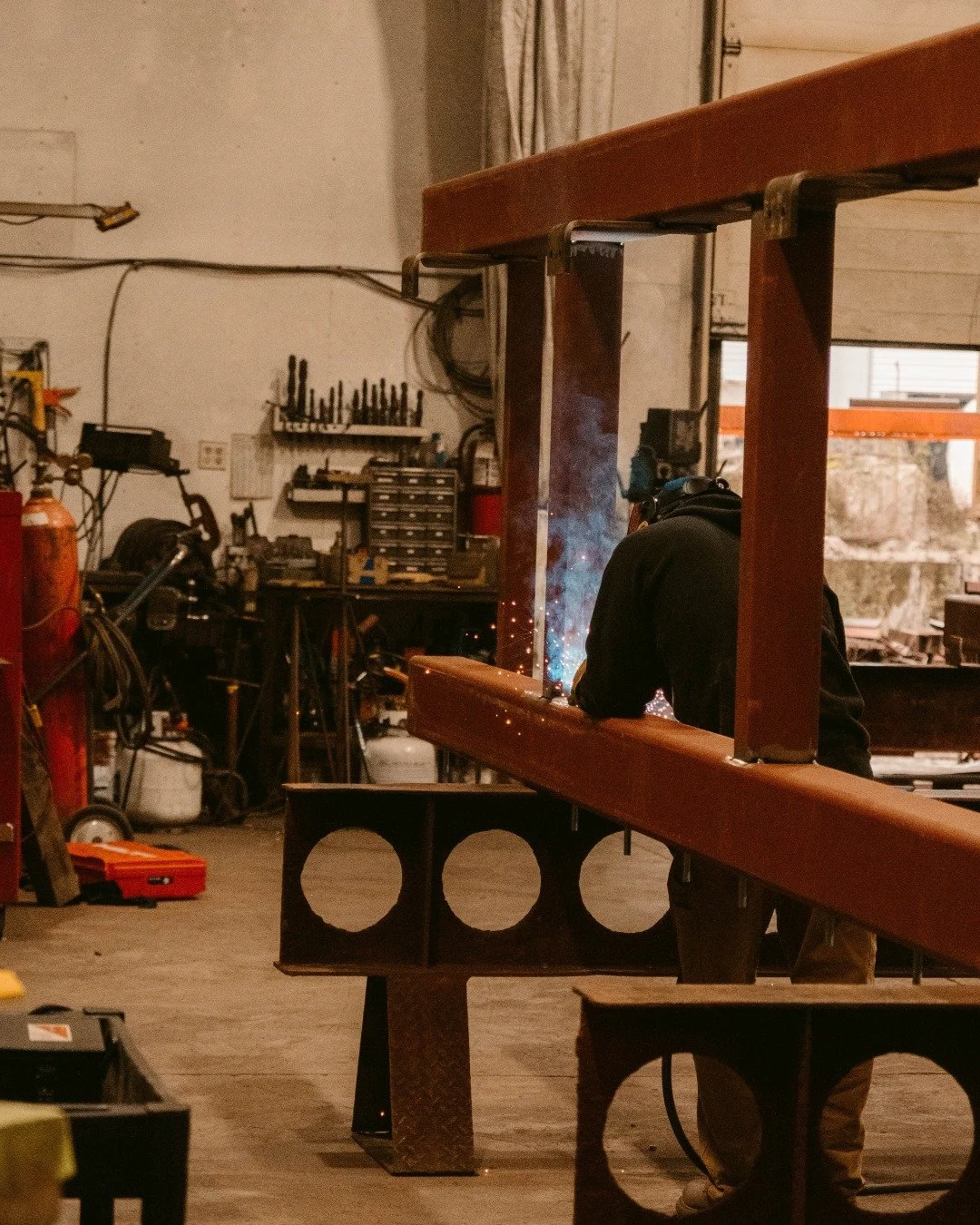 The steel truss package has been delivered and installed for the new Douglas Community Centre. 

From our shop to on-site installation day, we&rsquo;re proud to contribute to this monumental build for the Lake Road community of Tipella.

GC: @murphyc