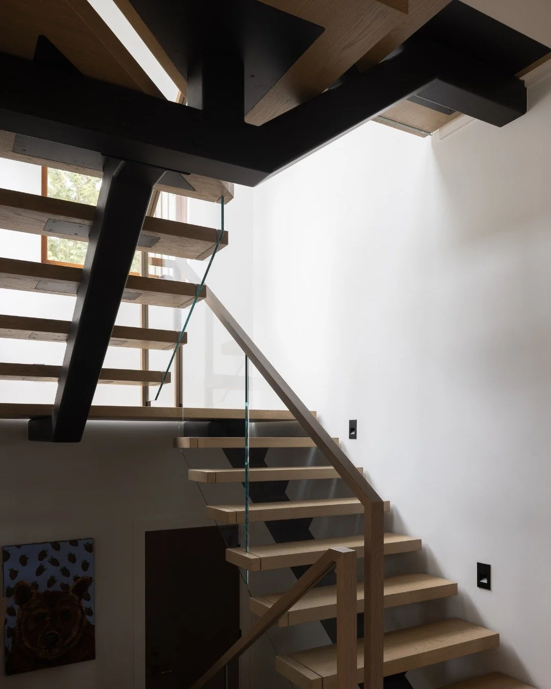 There&rsquo;s just something about the clean look of a mono stringer stair. 🔥

This one features a sleek black-painted monostringer, installed and finished with warm wood treads on top &mdash; the perfect balance of strength and style. We love how w