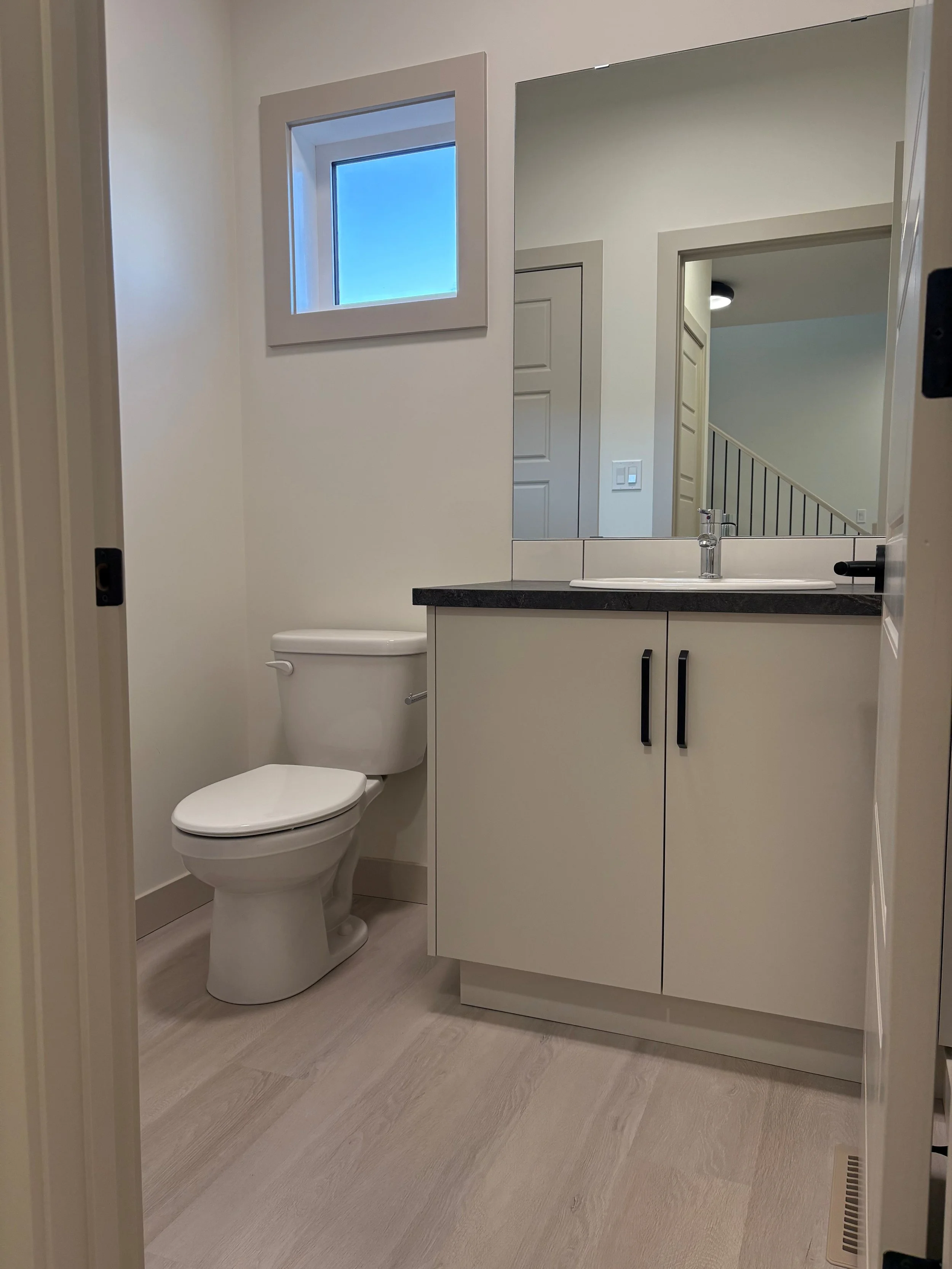 6 Ian - Powder Room.jpg