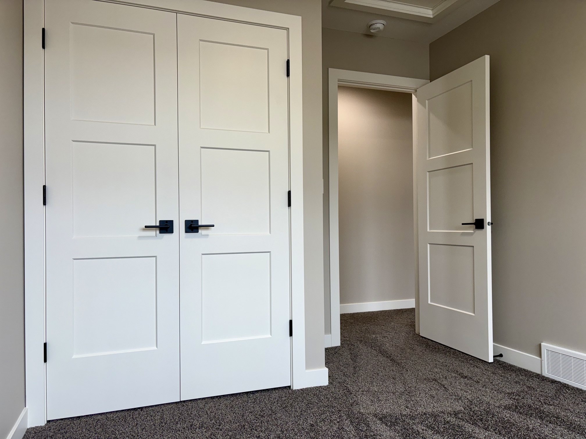 29 Ian - Bedroom 2 Closet.jpeg