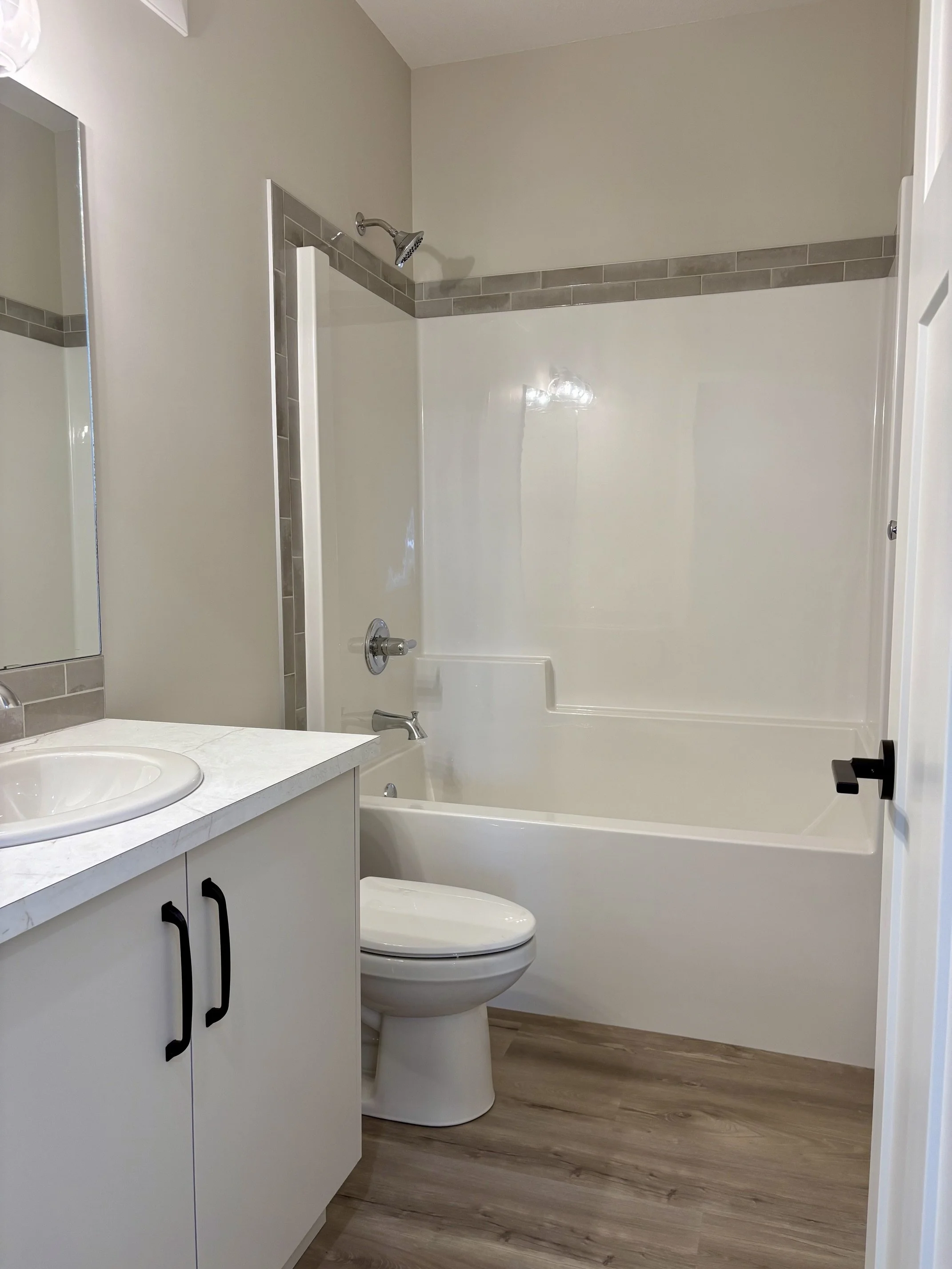 Main Bath 2.jpeg
