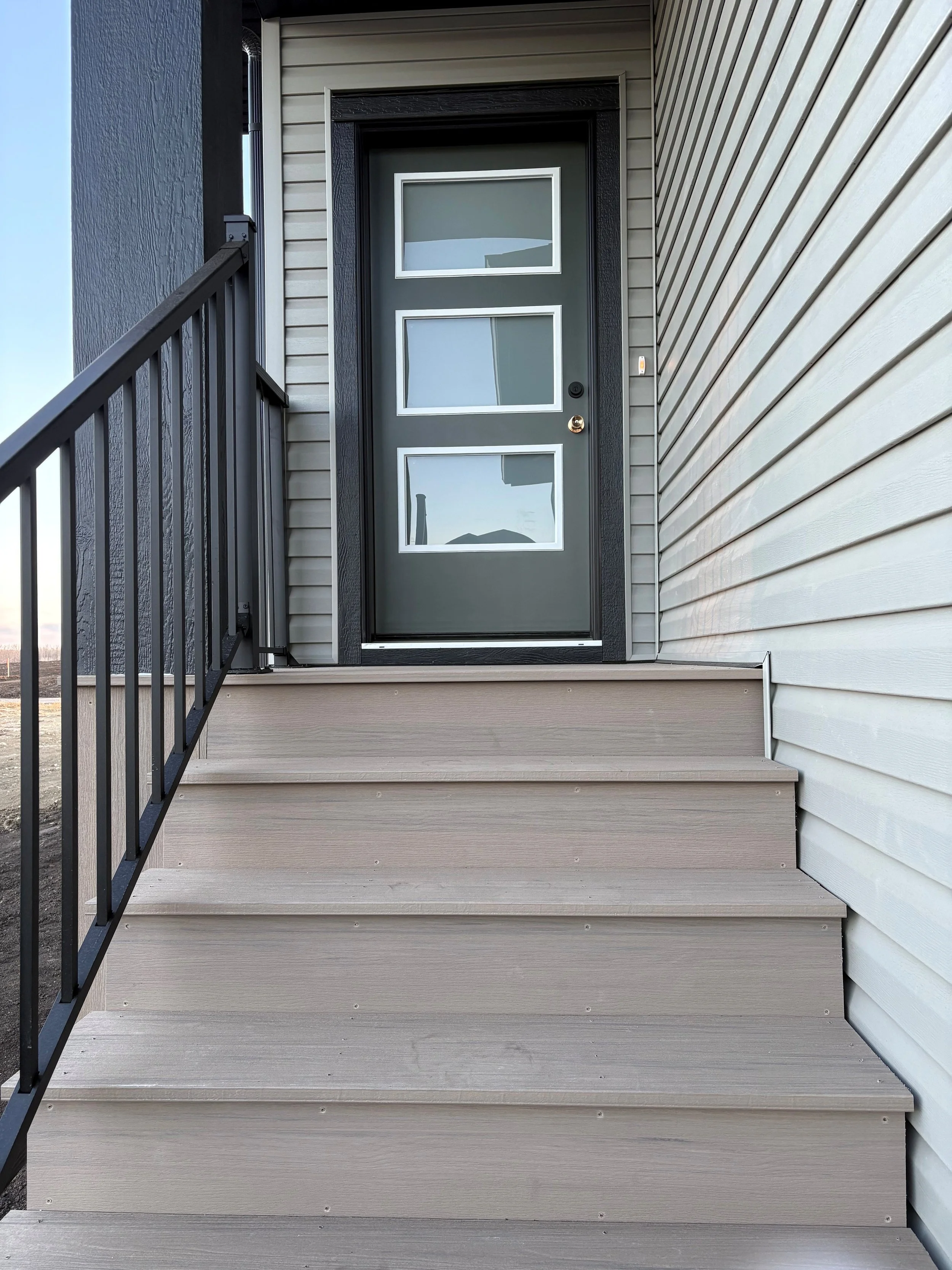 6 Ian - Front Door Ext.jpg