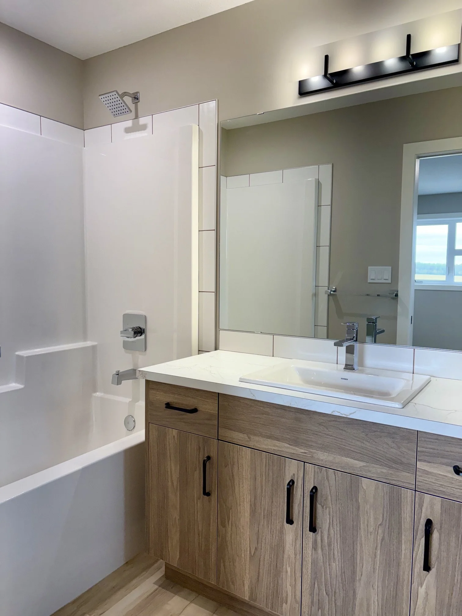 29 Ian - Ensuite 3.jpeg