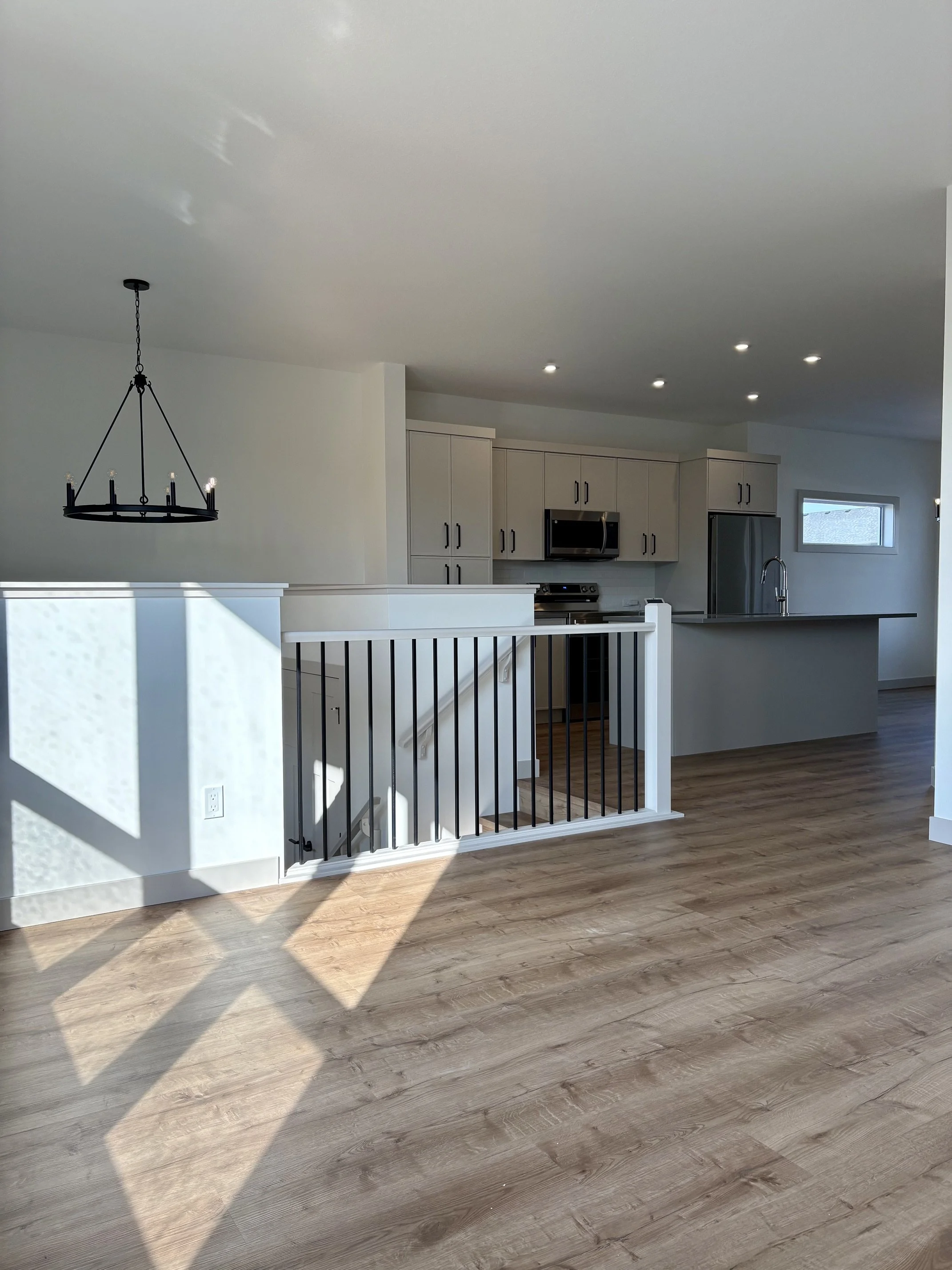 19 Ian - Foyer-Kitchen.jpeg