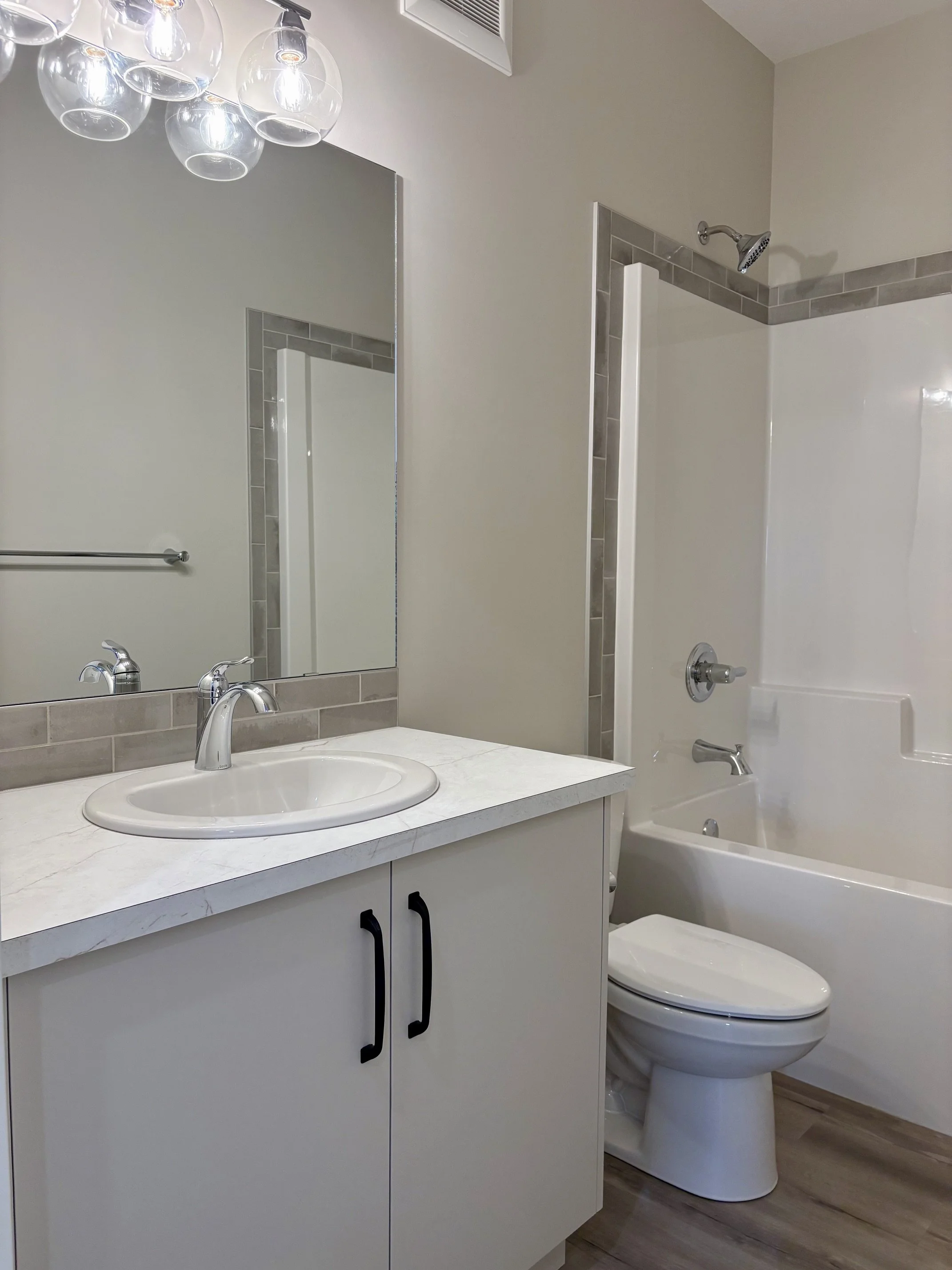 Main Bath 1.jpeg