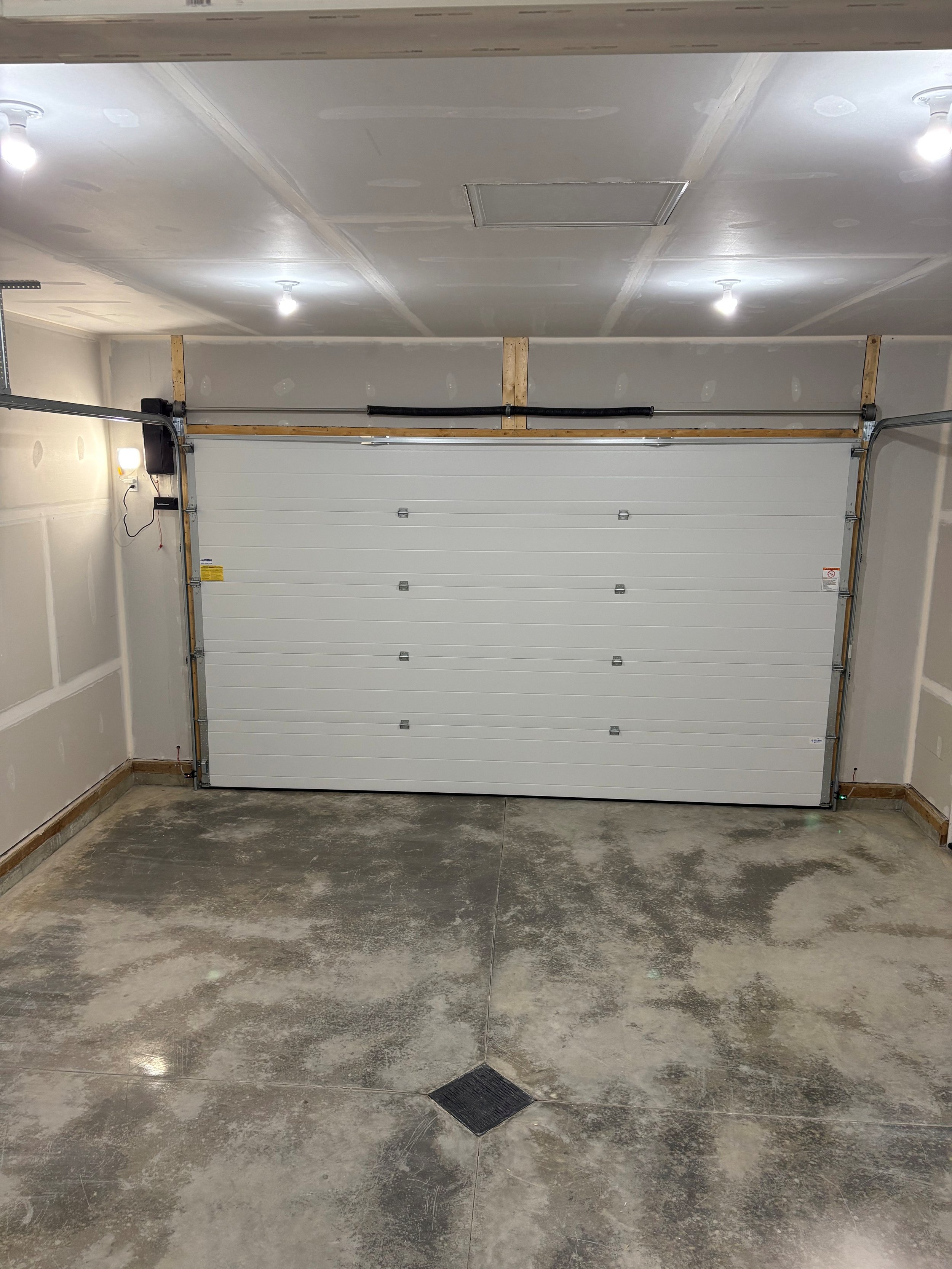 6 Ian - Garage.jpg