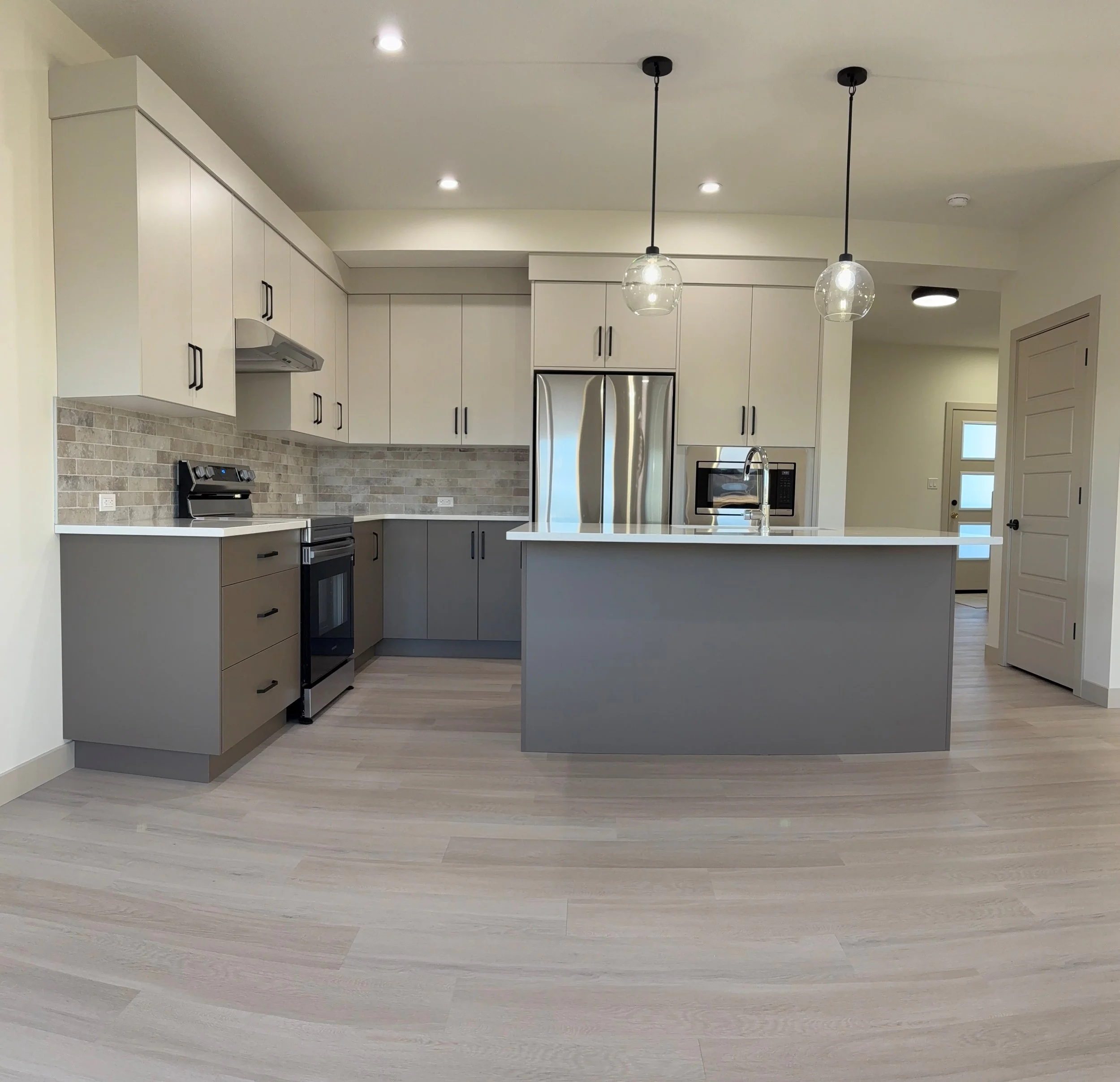 6 Ian - Kitchen 1.jpg
