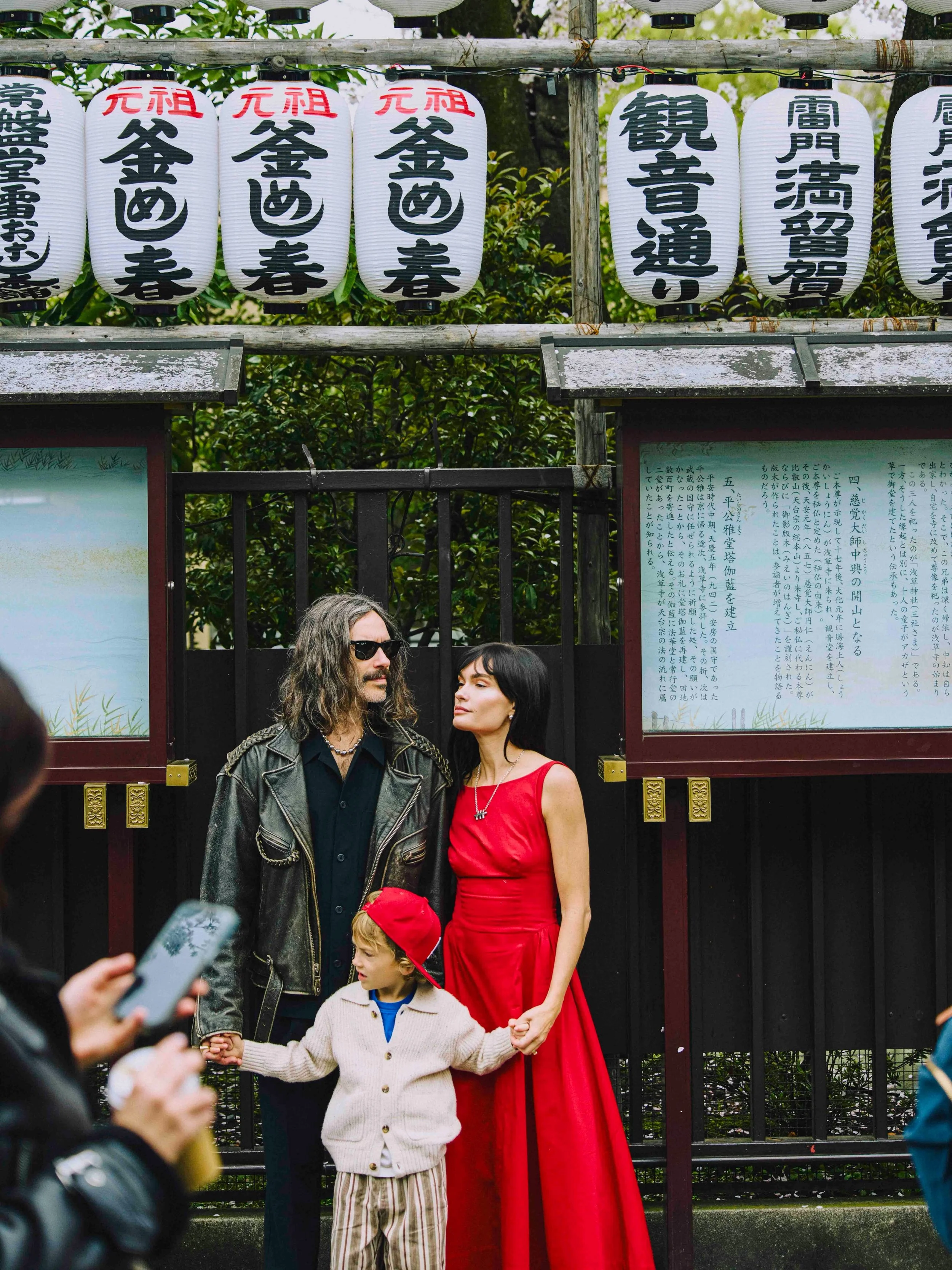 Snapshots from Tokyo 🇯🇵🍜 I will cherish these family photos taken by @photoby217 forever 😭😭😭 which ones should I frame?!?! Ps- if you like the song, download it on Apple or Spotify. Comment MUSIC and I&rsquo;ll dm you the link!
#japan #travel #