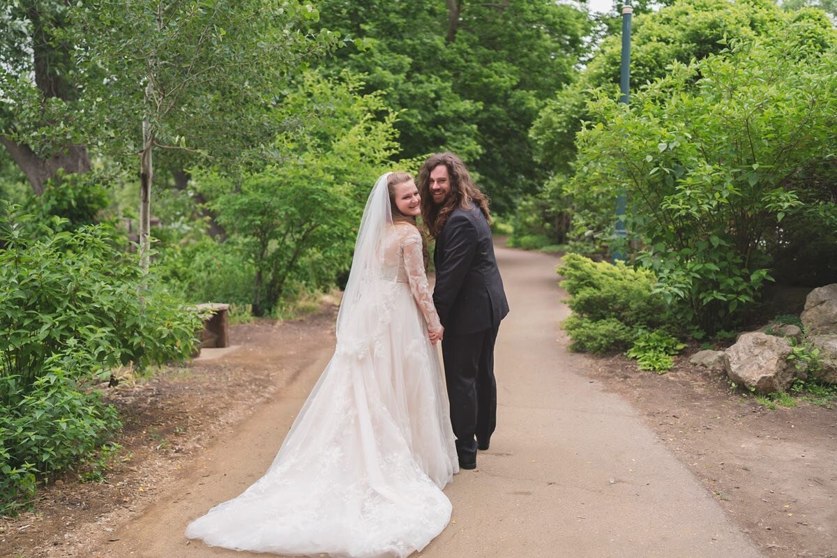 &hellip;and they lived happily ever after 🤍

#weddingphotographer #wisconsinphotographer #brideandgroom #midwestphotographer #aproposdiane