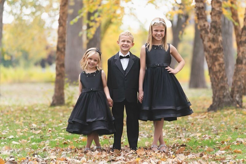 The sweetest sibling trio! 🖤

&ldquo;Our parents leave us too early, our spouses and children come along too late. Our siblings are the only ones who are with us for the entire ride.&rdquo;

#siblingphotography #familyphotos #wisconsinphotographer #