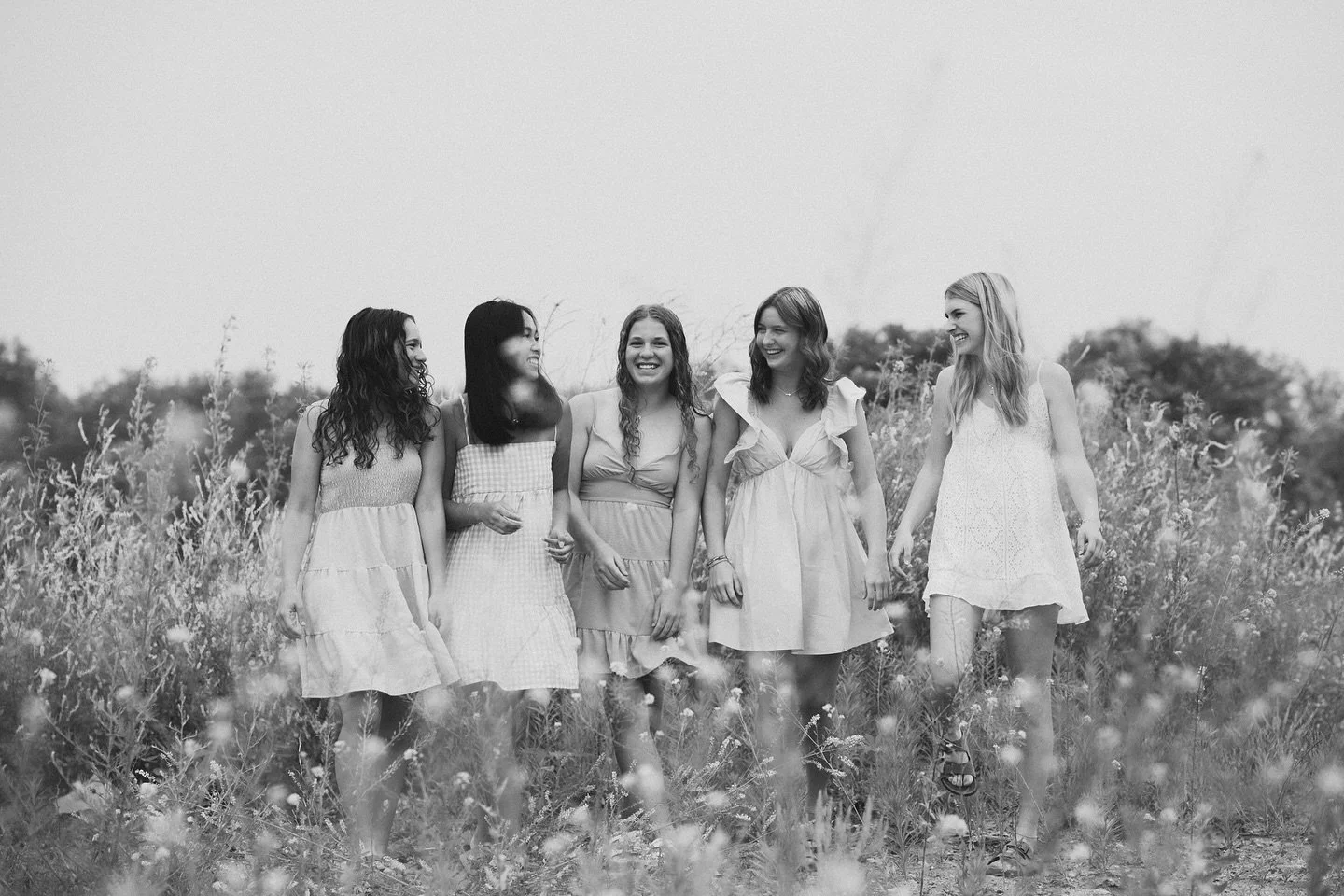 What a fun session with these besties! 🤍 

#bestiephotoshoot #wisconsinphotographer #midwestphotographer #aproposdiane