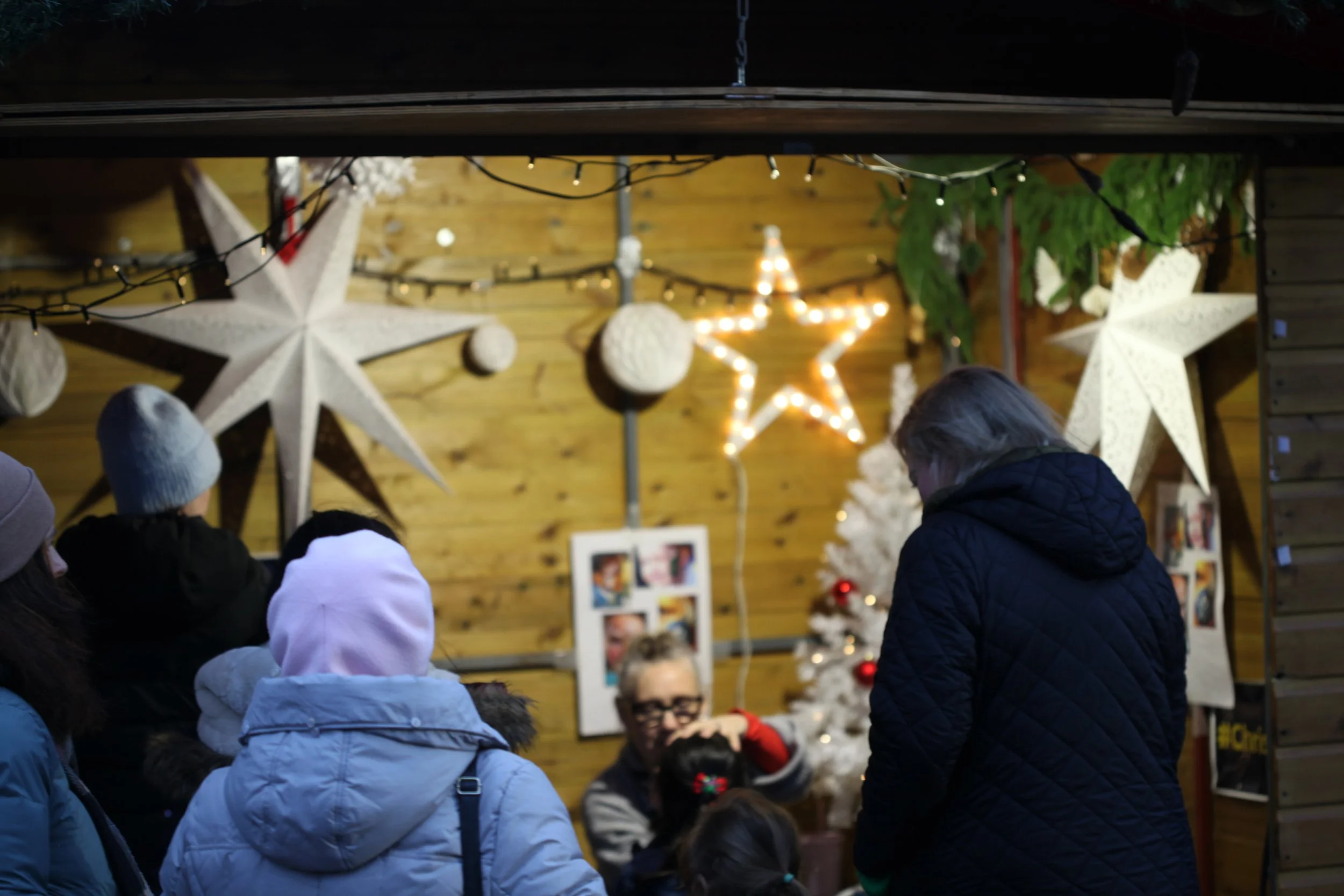 bracknell christmas 2025 facepainting hut (2).JPG