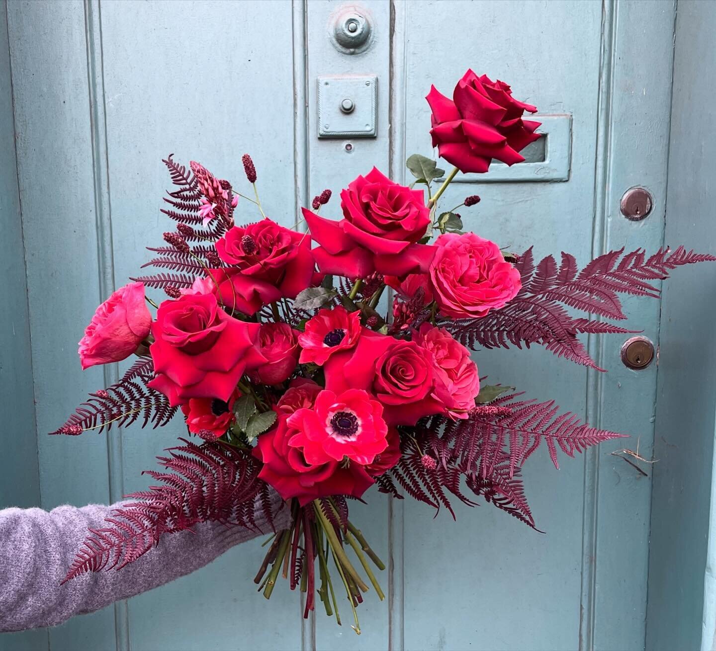 Love is still in the air!! Happy valentines day after 🌹&hearts;️🌹&hearts;️🌹

#valentines #flowers #onesixqueens #florist #buckhursthill #floraldesign #valentinesflowers #driedflowers #loughton #chigwell #woodfordgreen #flowerstagram #flowersofinst