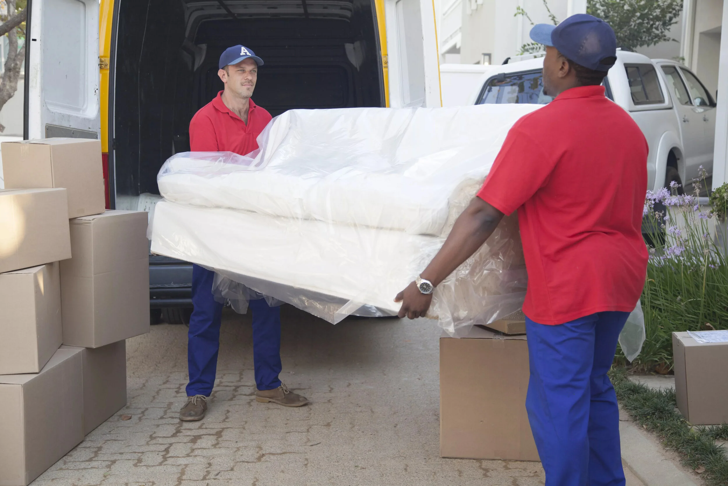 movers-carrying-sofa-to-new-home-565887221-59b1b0d2d963ac00113b67c4.jpg