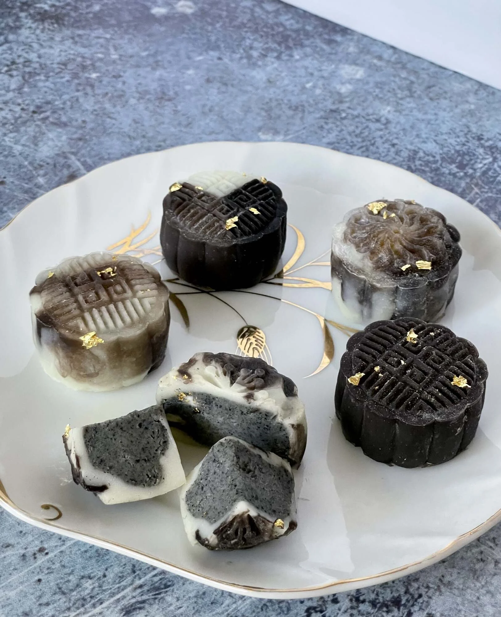 plated-baked-mooncakes-gold-leaf-black-sesame-filling.jpeg