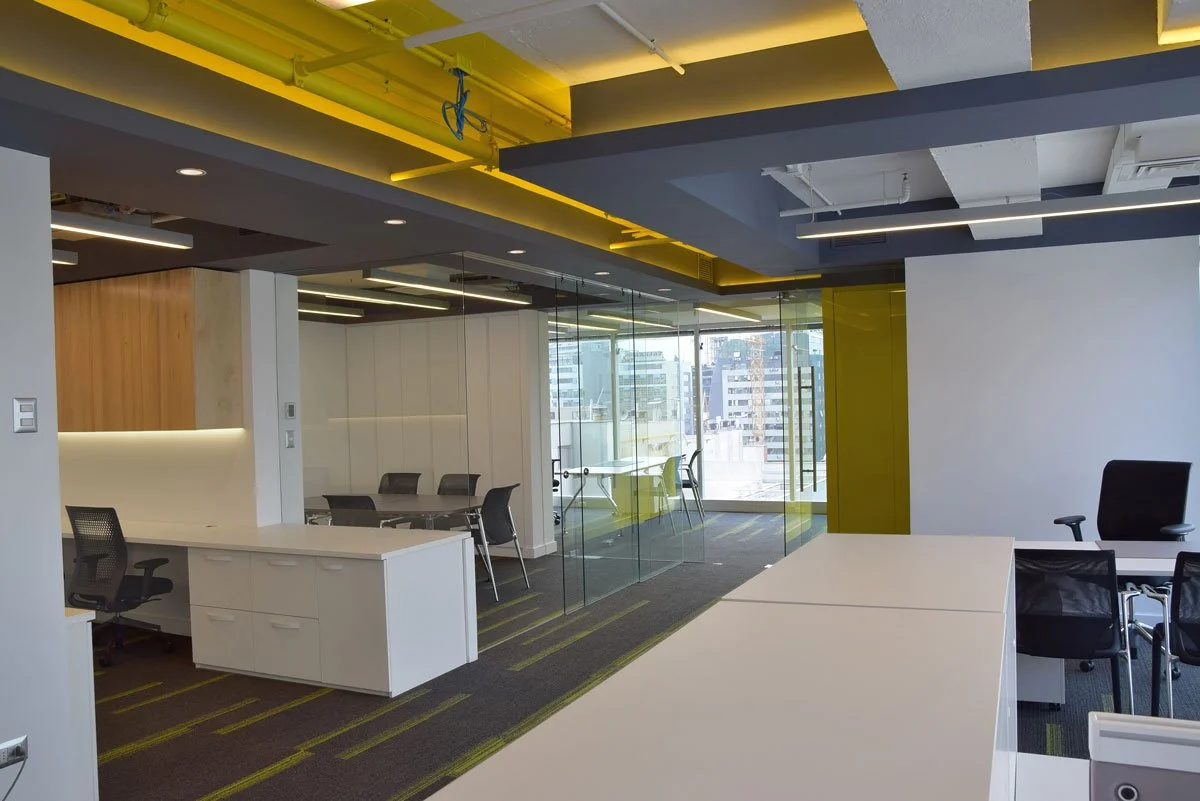 INTERIORISMO-OFICINAS-DISEÑO-WOOD-INTERIORDESIGN-YELLOW-MODLUAR-CARPET--ARQUITECTURA--ARCHITECTURE-02.jpg