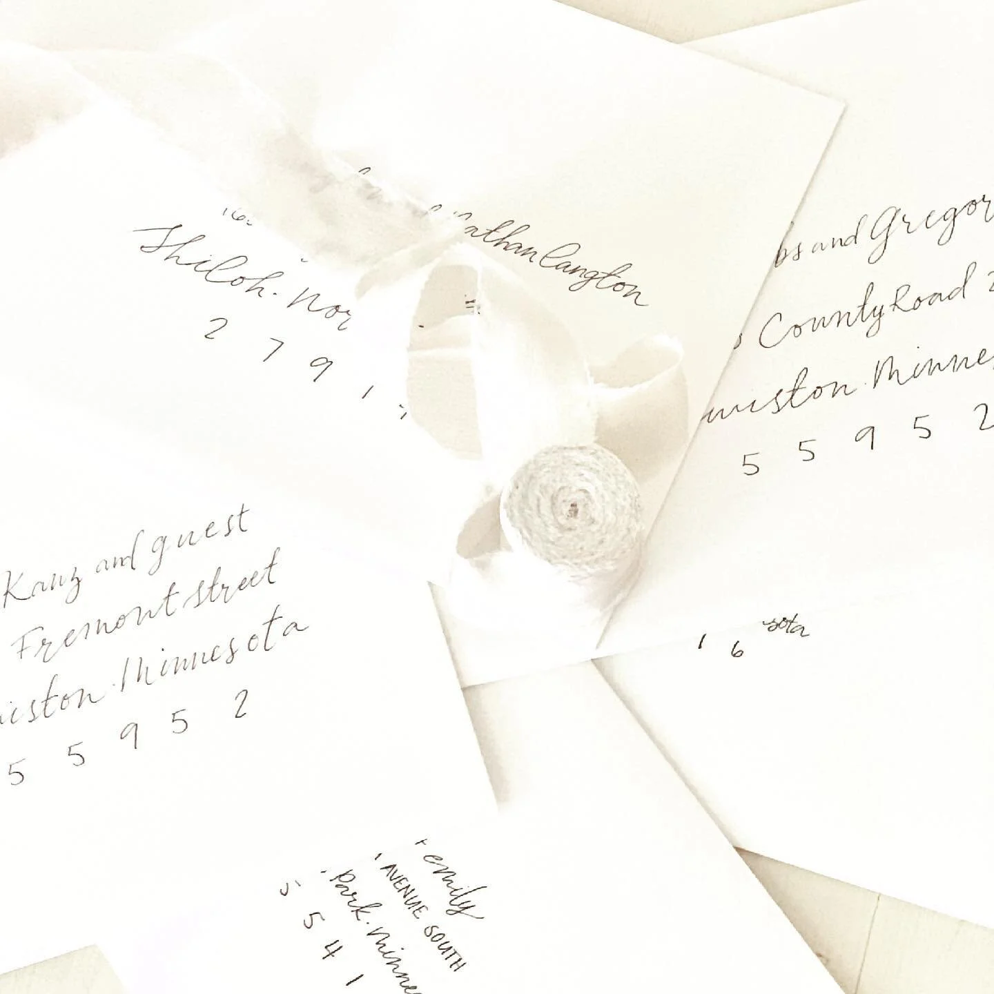 weekend vibes❕

#calligraphy #moderncalligraphy #minneapoliscalligrapher #handlettering #handlettered #wedding #darlingdaily #handdyedsilkribbon