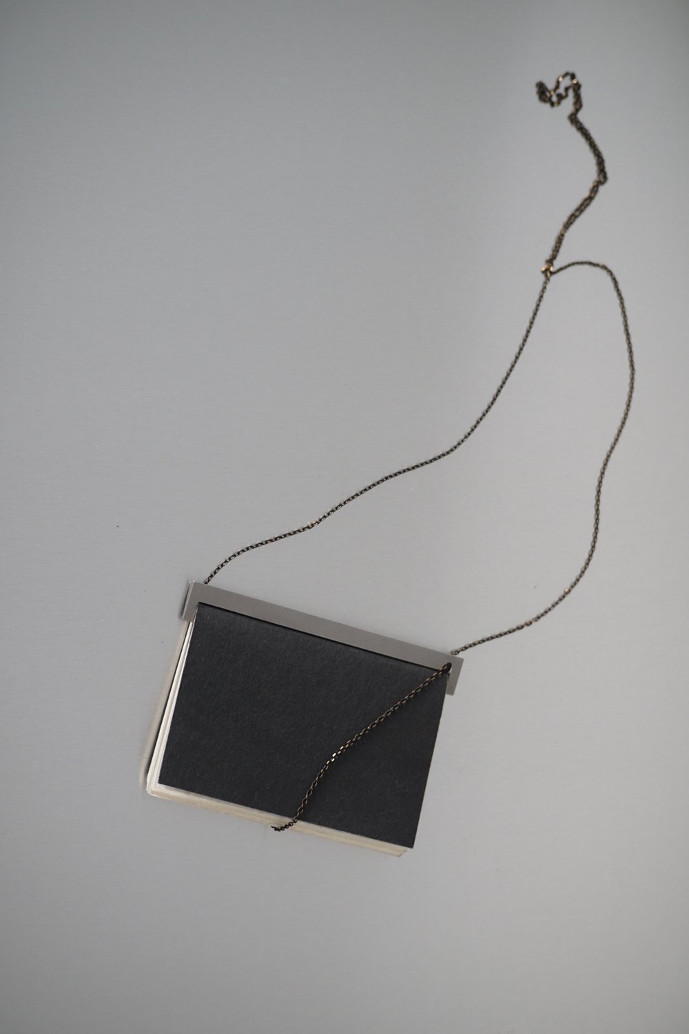 5--_--A6-with-chain--_--IMAGE-3--_---FOLDBOOK-by-ERLANDS--.jpg