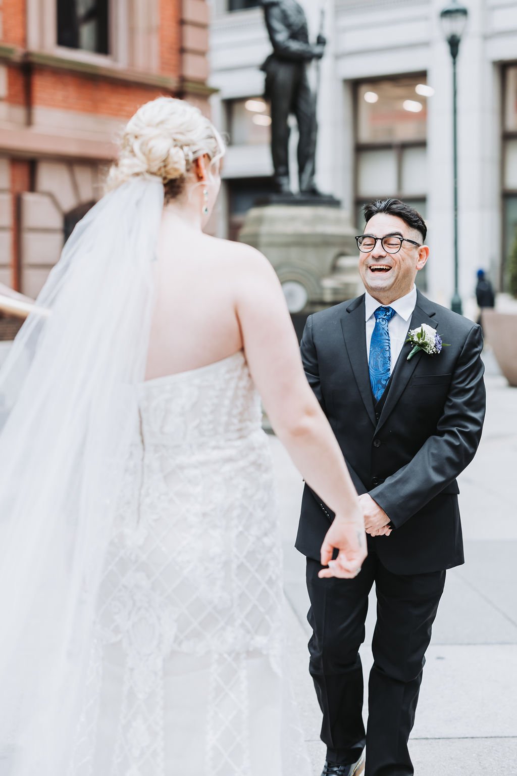 Elopement-Photos-in-Love-Park-Philadelphia-12.jpg