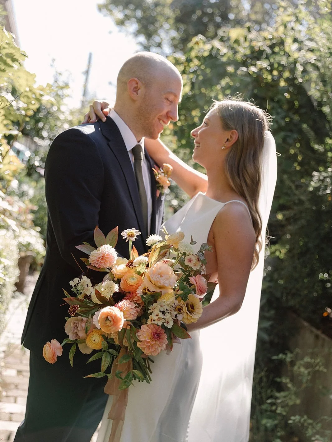 The perfect fall day!! 

Katy &amp; Russ ☀️

Venue @thecorsonbuilding 
Photo @julieharmsenphoto 
Florals @kyliehaledesigns 
Music @thepugetsoundstrings 
HMUA @mstimssmakeupartist 
Planning &amp; Design @marzanoevents 

#seattleweddingplanner #seattle