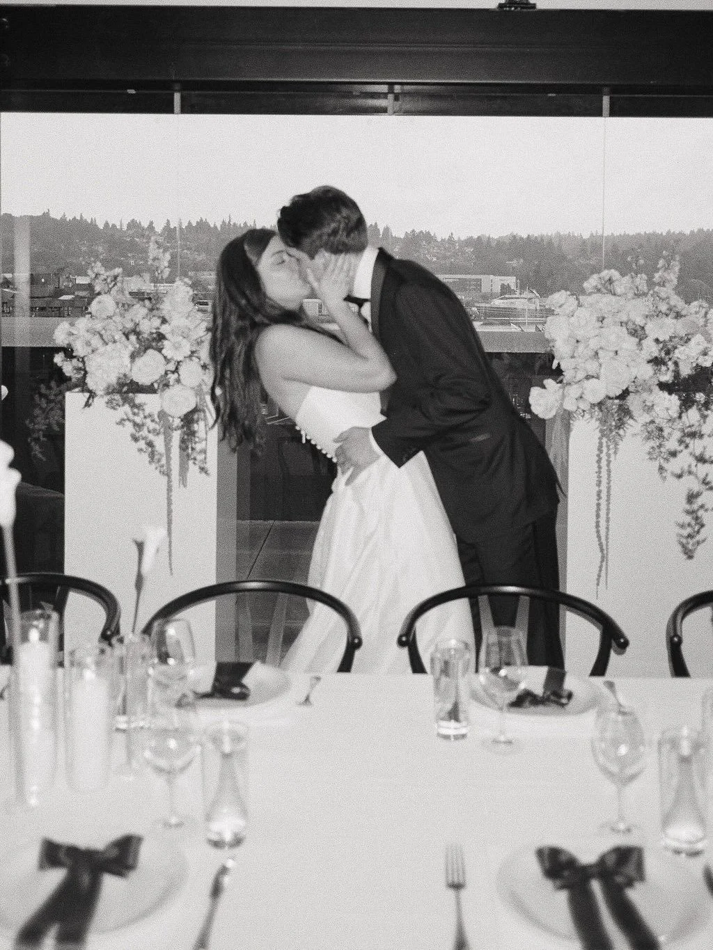 🖤🤍

@brookenalani // @olympicrooftoppavilion // @insaiyanent // @henbrookfarm // @ahasugarco // @glammed_by_victoria // @cortpartyrental // @photobox.seattle 

#seattleweddingplanner #seattleweddingcoordinator #seattlewedding #seattlebride
#wedding
