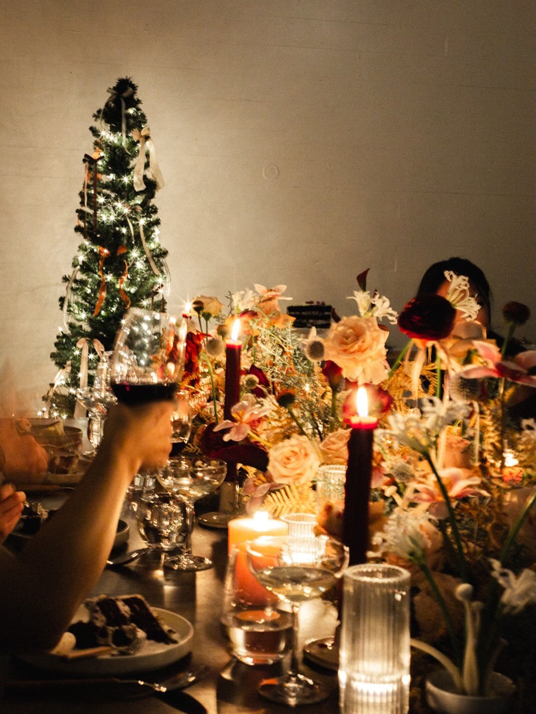 🥂🍄&zwj;🟫🎄

@christiansons_weddings // @diariedesign // @kyliehaledesigns // @wanderingtablecatering // @setthetablepartyrentals // @cortpartyrental // @marzanoevents 

#seattleweddingplanner #seattleweddingcoordinator #seattlewedding #seattlebrid