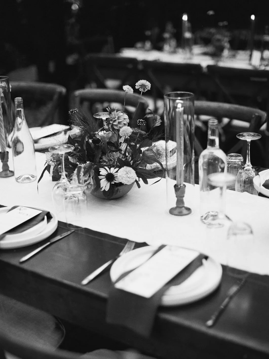 Katy &amp; Russ!! 🖤🤍

@thecorsonbuilding // @julieharmsenphoto // @kyliehaledesigns // @thepugetsoundstrings // @mstimssmakeupartist // @fignhoney.rentals // @pedersenseventrentals // @marzanoevents 

#seattleweddingplanner #seattleweddingcoordinat