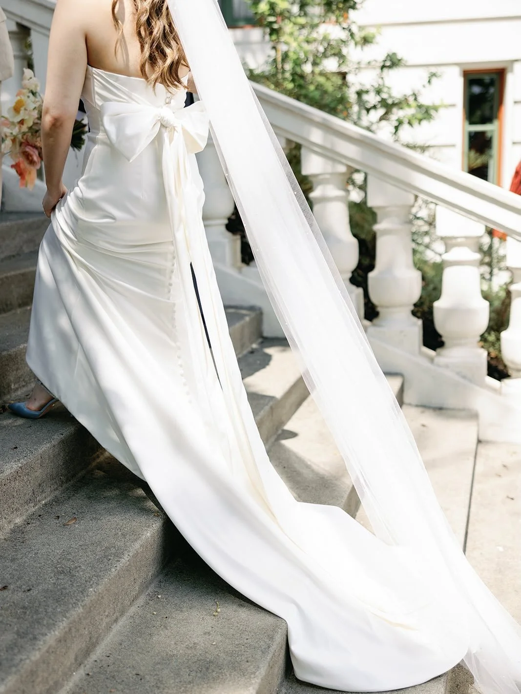 This bouquet by @emm.floral forever has me in a chokehold 

@farm12puyallup // @solaleephoto // @jahn54 // @djrocryte // @emm.floral // @marzanoevents 

#seattleweddingplanner #seattleweddingcoordinator #seattlewedding #seattlebride
#weddingplanning