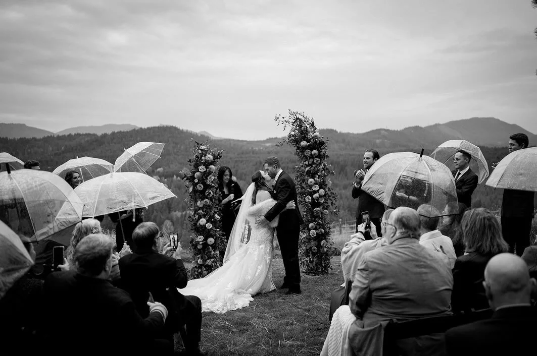 Emily &amp; Daniel 🖤🤍

@suncadia // @soundandseaphotography // @jensblossoms // @elevate.dj // @mstimssmakeupartist // @509_bake_house // @sweetbuffetlady // @marzanoevents 

#seattleweddingplanner #seattleweddingcoordinator #seattlewedding #seattl