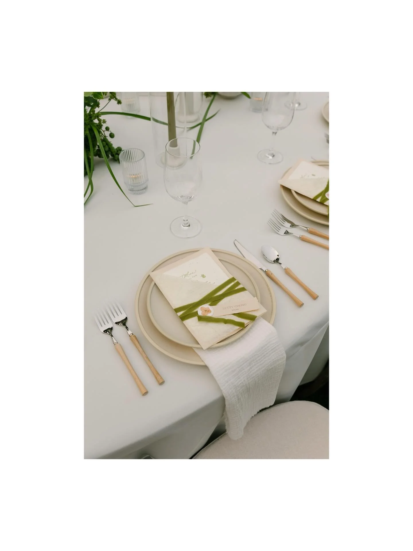 Dinner details ✨

@alderbrookresort // @hannahfayephoto // @manetteflowerco // @junepress // @_dianagas // @thepugetsoundstrings // @lilianartistry // @headsmileproductionsdj // @olympicfarmstyle // @setthetablepartyrentals // @pndphotobooth // @marz