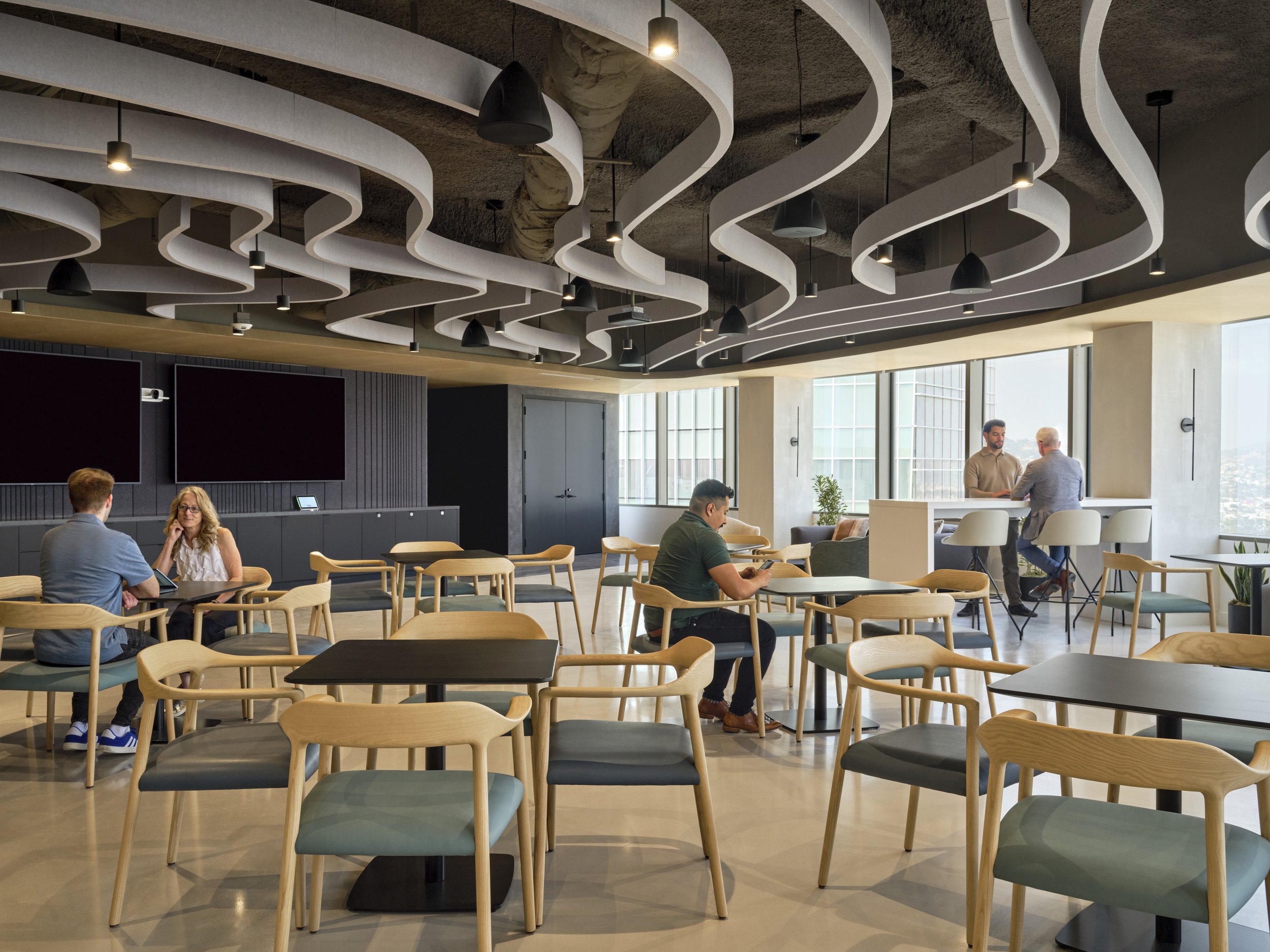 20250604_HLW_BainLA_Lounge Overall V1_med4digi.jpg