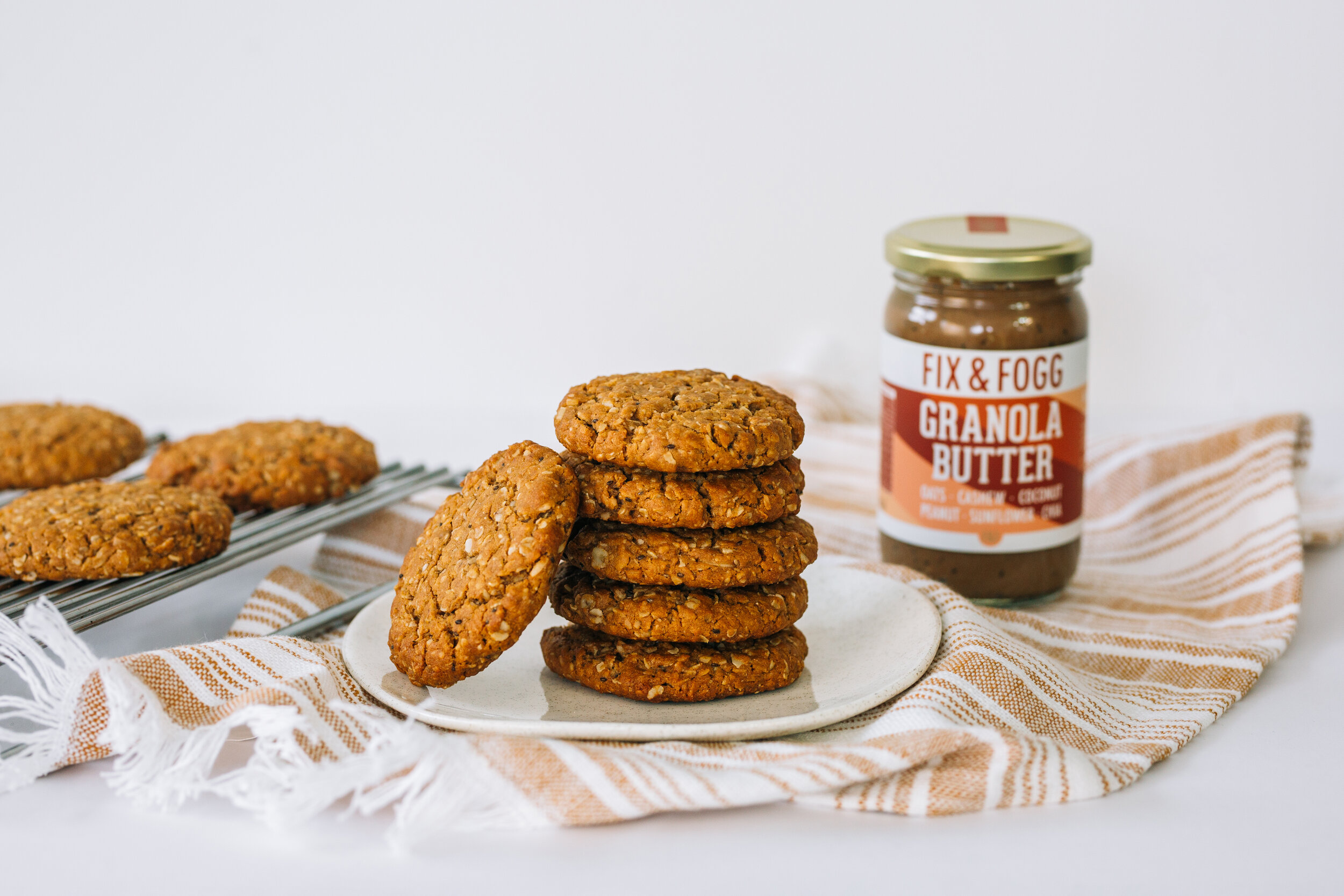 RECIPE GRANOLA BUTTER ANZAC BISCUITS — Fix & Fogg