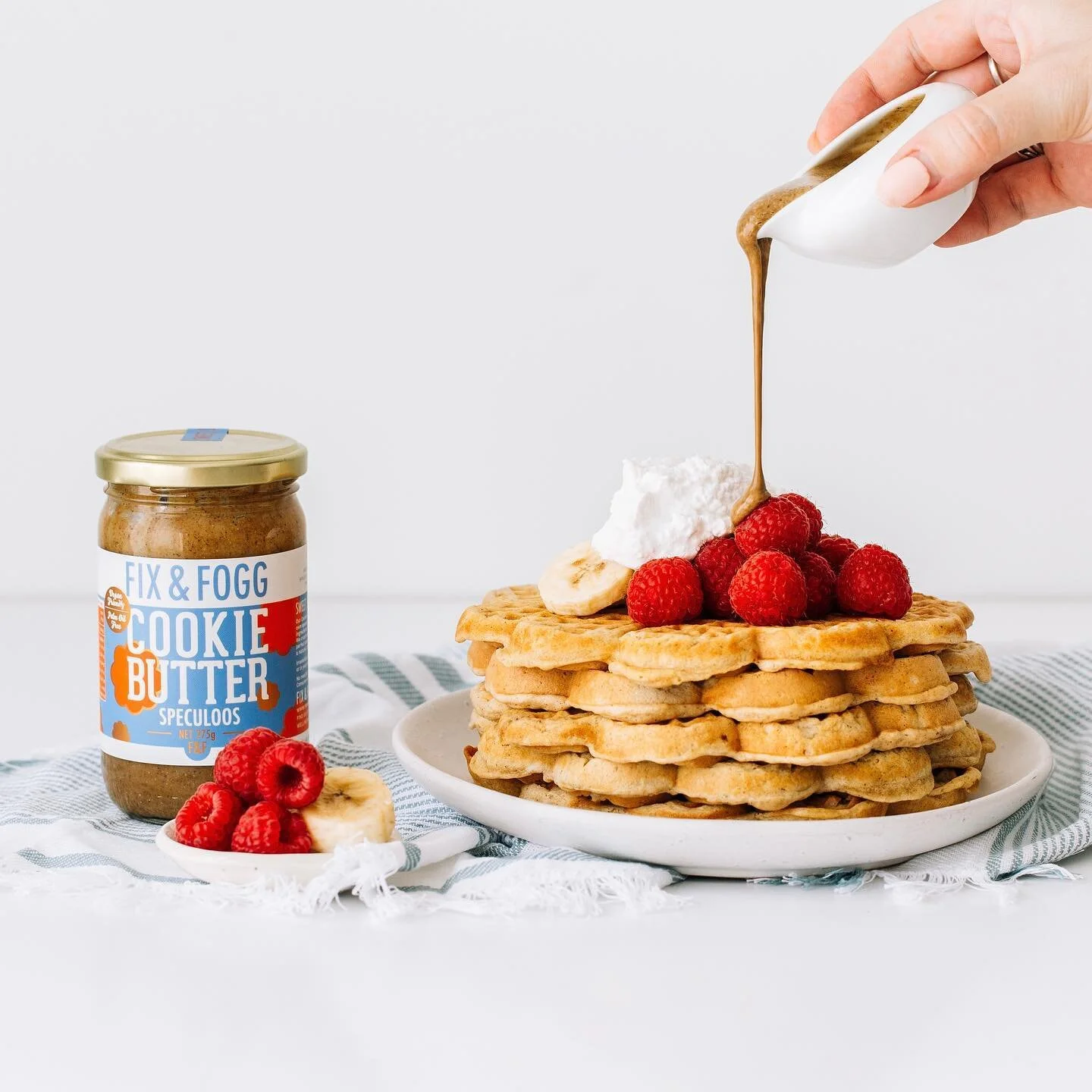 RECIPE RAW GRANOLA BUTTER SNICKERS SLICE — Fix & Fogg