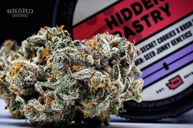 hidden pastry by @skordmarijuana. One of the most all-around premium flowers on the wa rec market.  there&rsquo;s nothing like a nug with trichombs dripping of the bud.  GET IT TODAY!
.
.
.
.
.
.
.
.
.
.
-This Product has intoxicating effects and may