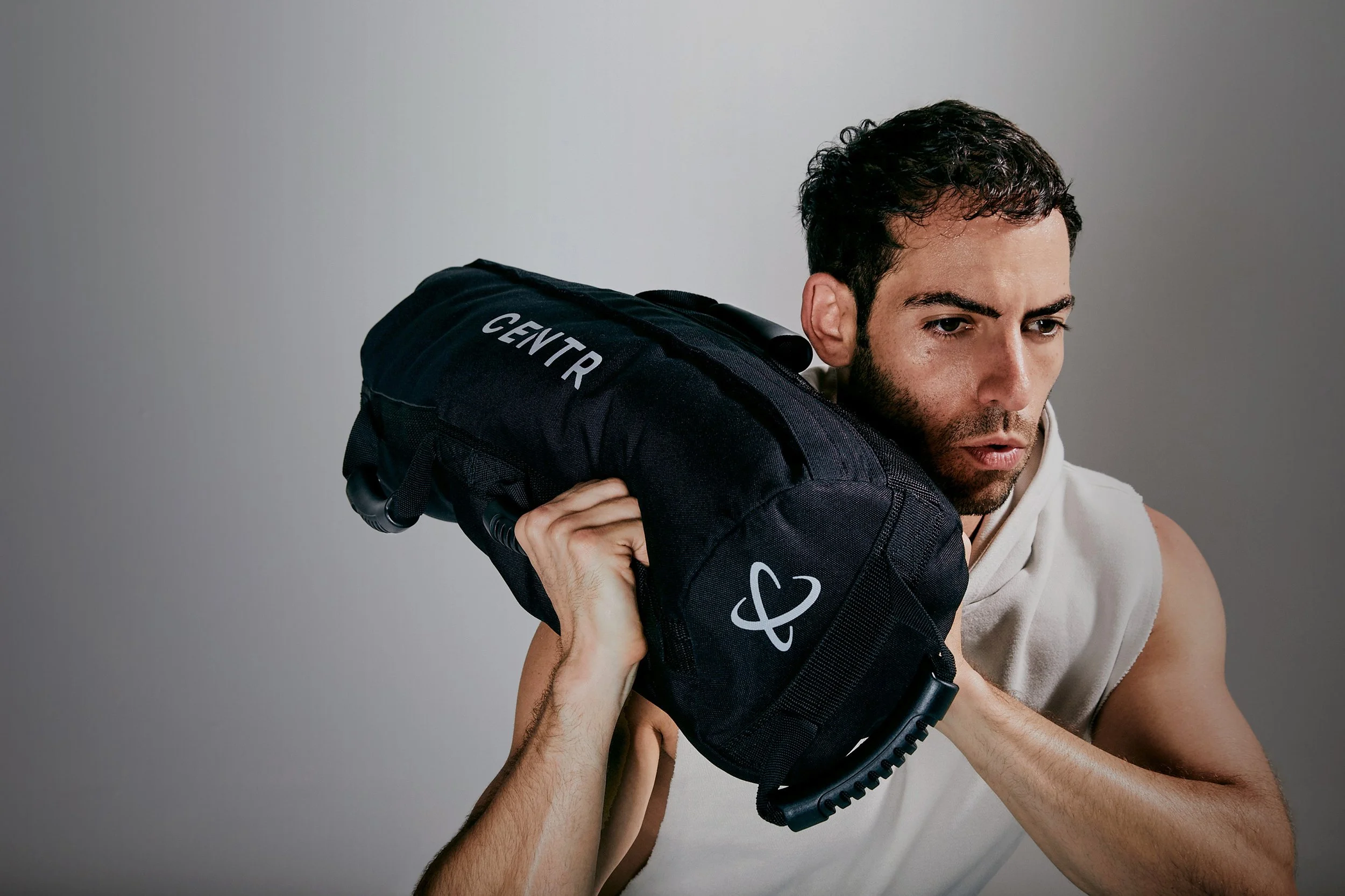 CENTR_FITNESS_LIFESTYLE_HOODIE_SANDBAG_0555 R.jpg