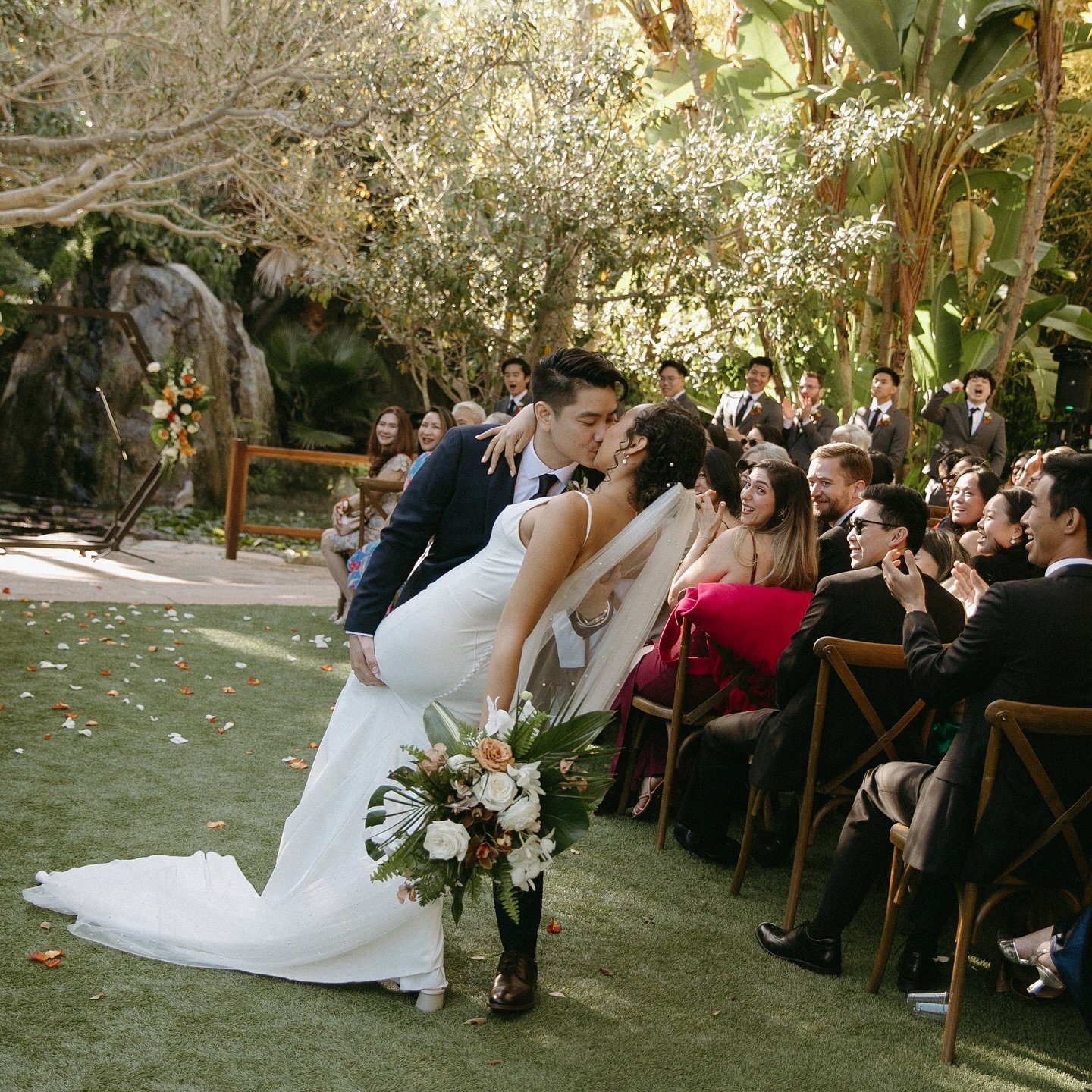 We love a dip moment 😍
📸 @cambriashelley
Venue: @botanicathevenue
#weddings #orangecountyweddings #losangeleswedding #weddingflowers #californiaweddingflorist #losangelesflorist #socalwedding #socalflorist #scvflorist #bride #groom #bridesbouqu