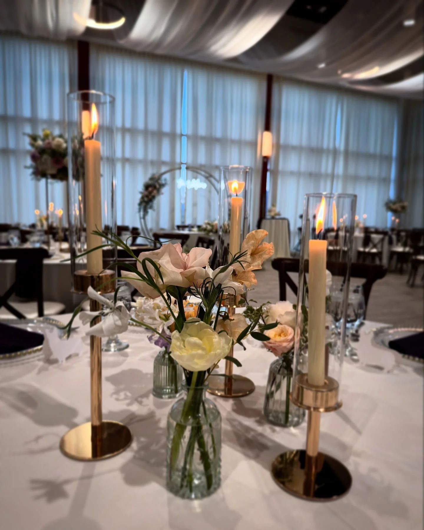 Bud vases + Tapered Candles is always a great combo.
#weddings #orangecountyweddings #losangeleswedding #weddingflowers #californiaweddingflorist #losangelesflorist #socalwedding #socalflorist #scvflorist #bride #groom #bridesbouquet #sunsetwedding