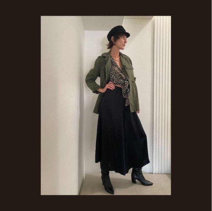 We love how our classic pieces style into so many different looks. @watersandstone serving our #bellpant with a military vibe. 🖤🤍🖤⁠
.⁠
.⁠
.⁠
.⁠
.⁠
⁠
#voyageurnocturne #VNwoman #VNdesigns #youregonnalooksofoxyinthis #VNBellPant #loungewear #sffashi