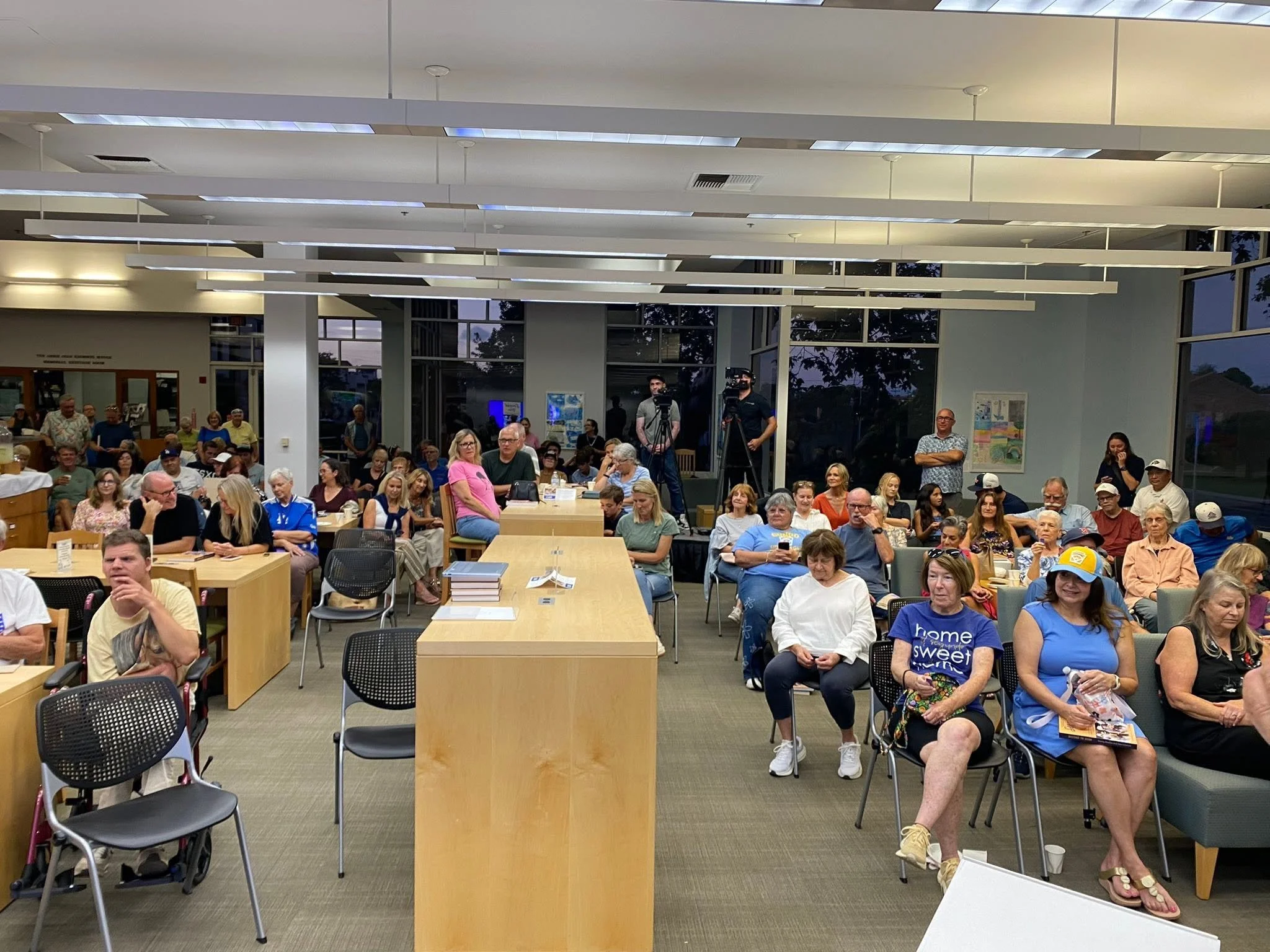 ESLL crowd.jpg