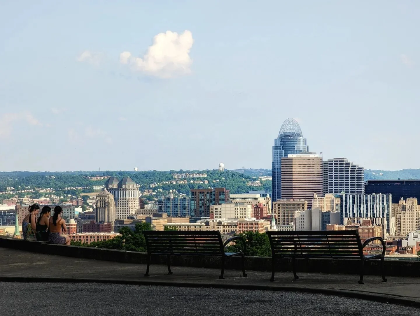Living in the city means I have to share my &quot;yard&quot; but with a view like this it's good to share!
.
.
.
.
.
#vpht_art #ohio #cincinnati #cliftonheights #bellevuehillpark #photography #urbanphotography #cityphotography #landscapephotography #