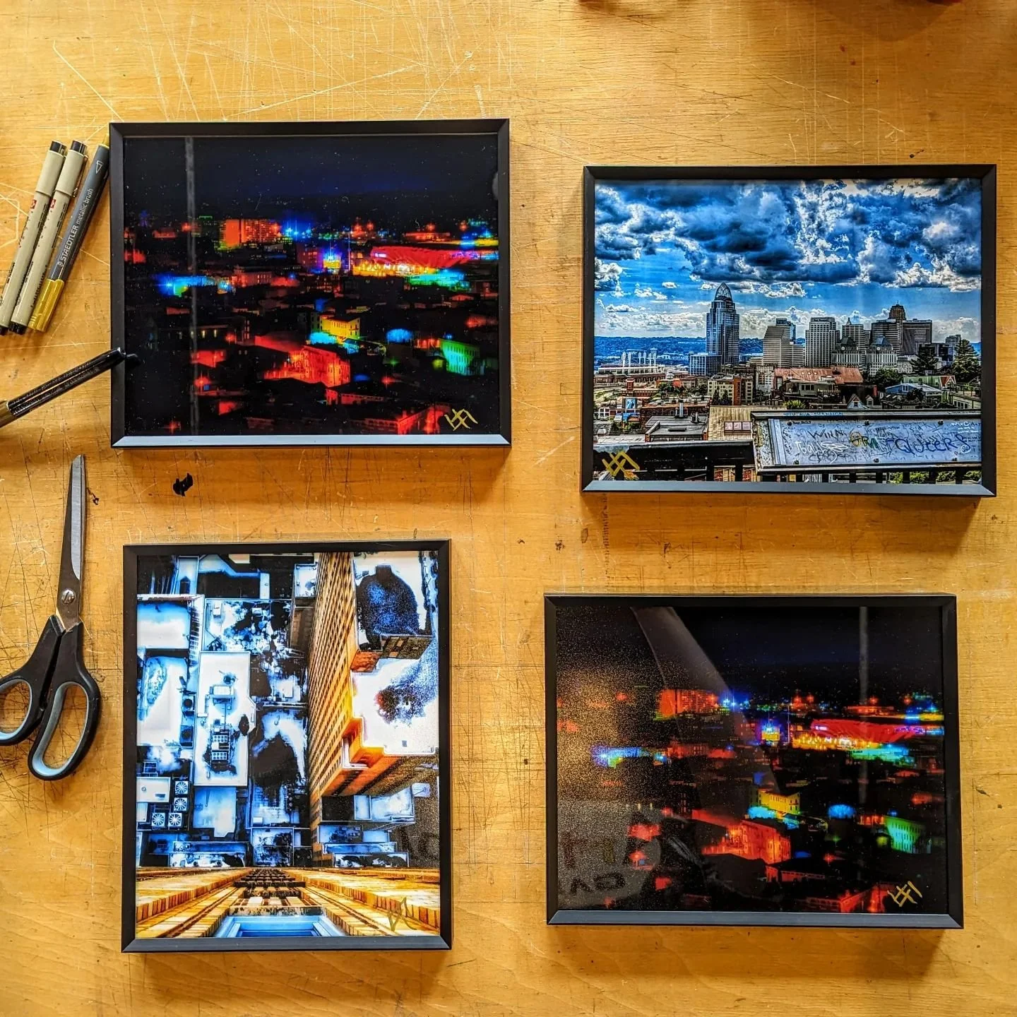 I wanted to make some affordable bits... Or even something for those that have limited wall space. 😍 Check out how gorgeous these lil modern minis turned out! 😻
.
.
.
.
.
.
#vpht_art #cincinnati #cinci #findlaymarket #overtherhine #photography #urb